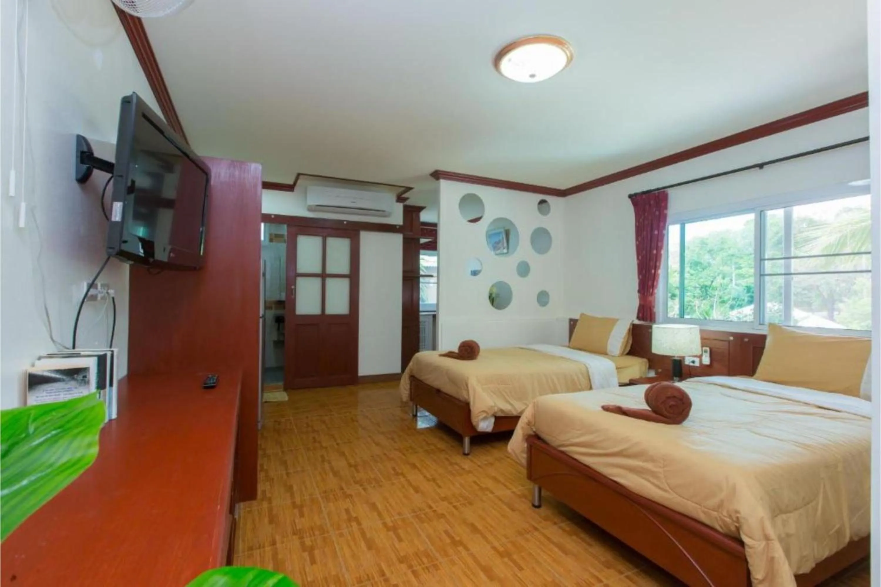 Photo of the whole room, Bed in Patong Rai Rom Yen Resort SHA