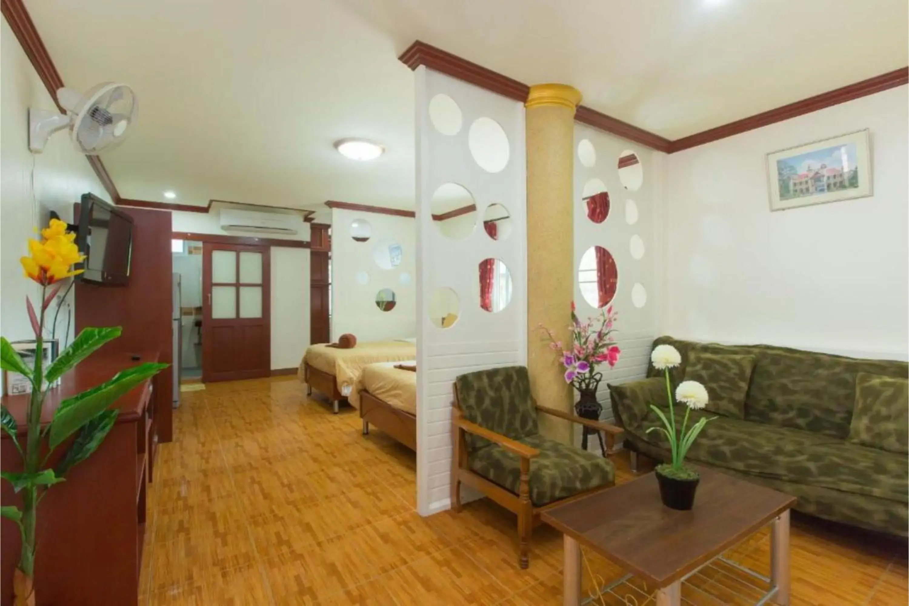 Living room in Patong Rai Rom Yen Resort SHA Living room in Patong Rai Rom Yen Resort SHA