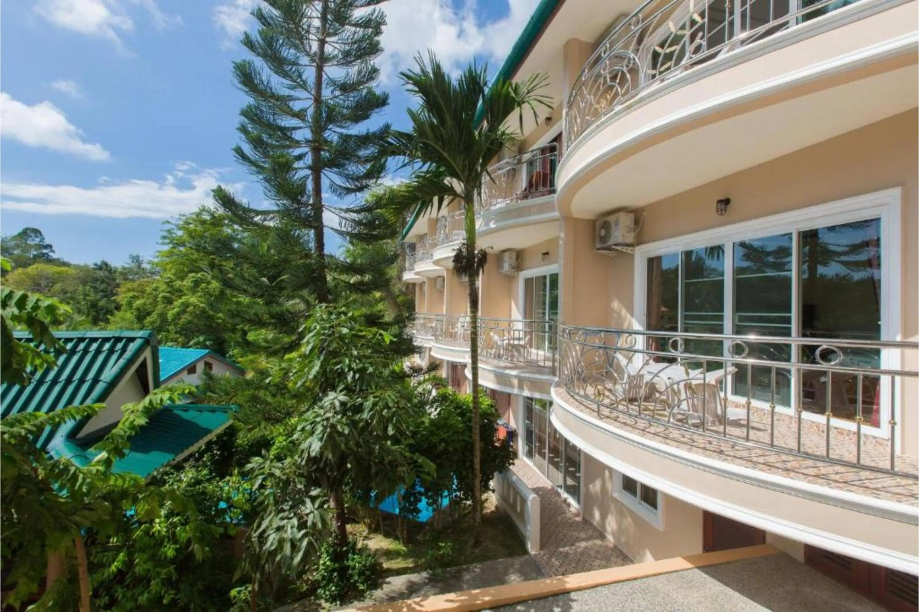 Balcony/Terrace in Patong Rai Rom Yen Resort SHA