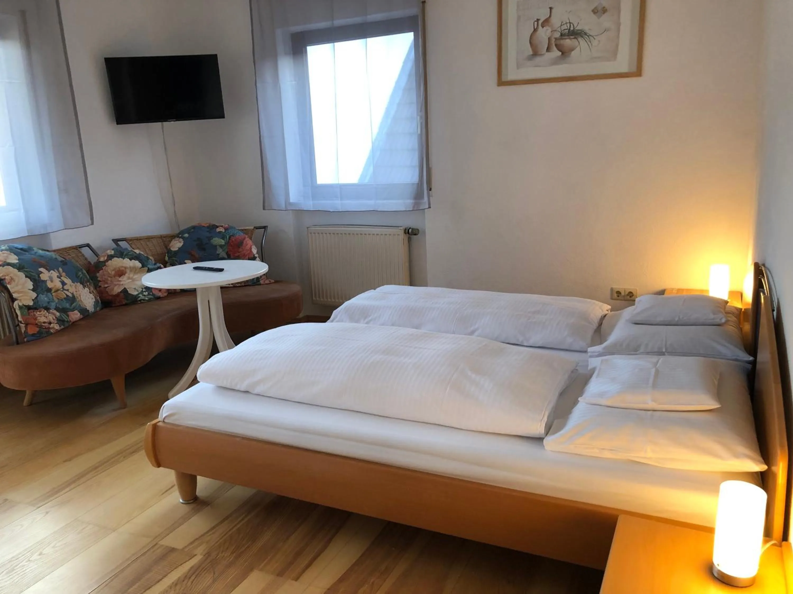 Photo of the whole room, Bed in Gasthof Zur Krone