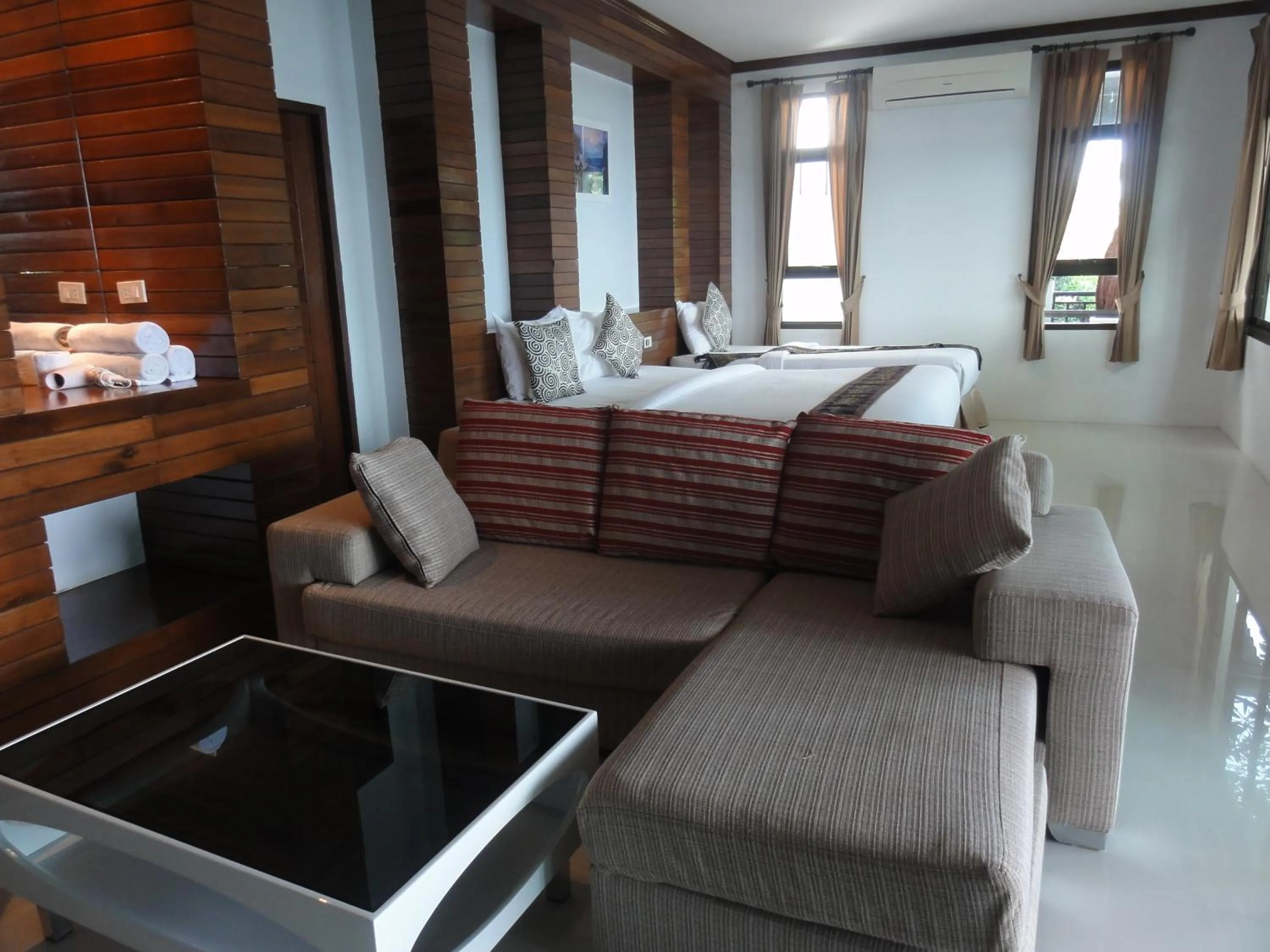 Photo of the whole room in High Life Bungalow