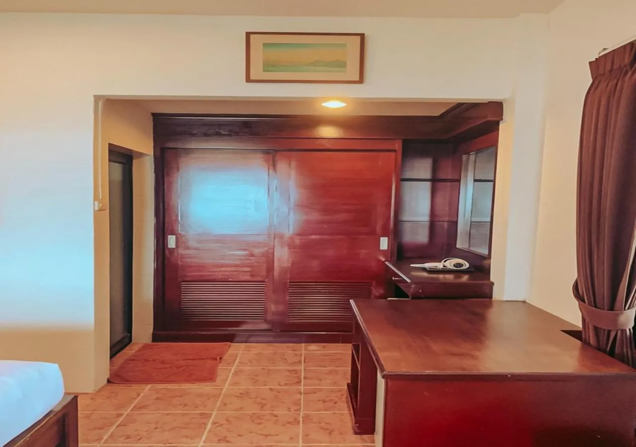 Photo of the whole room in High Life Bungalow