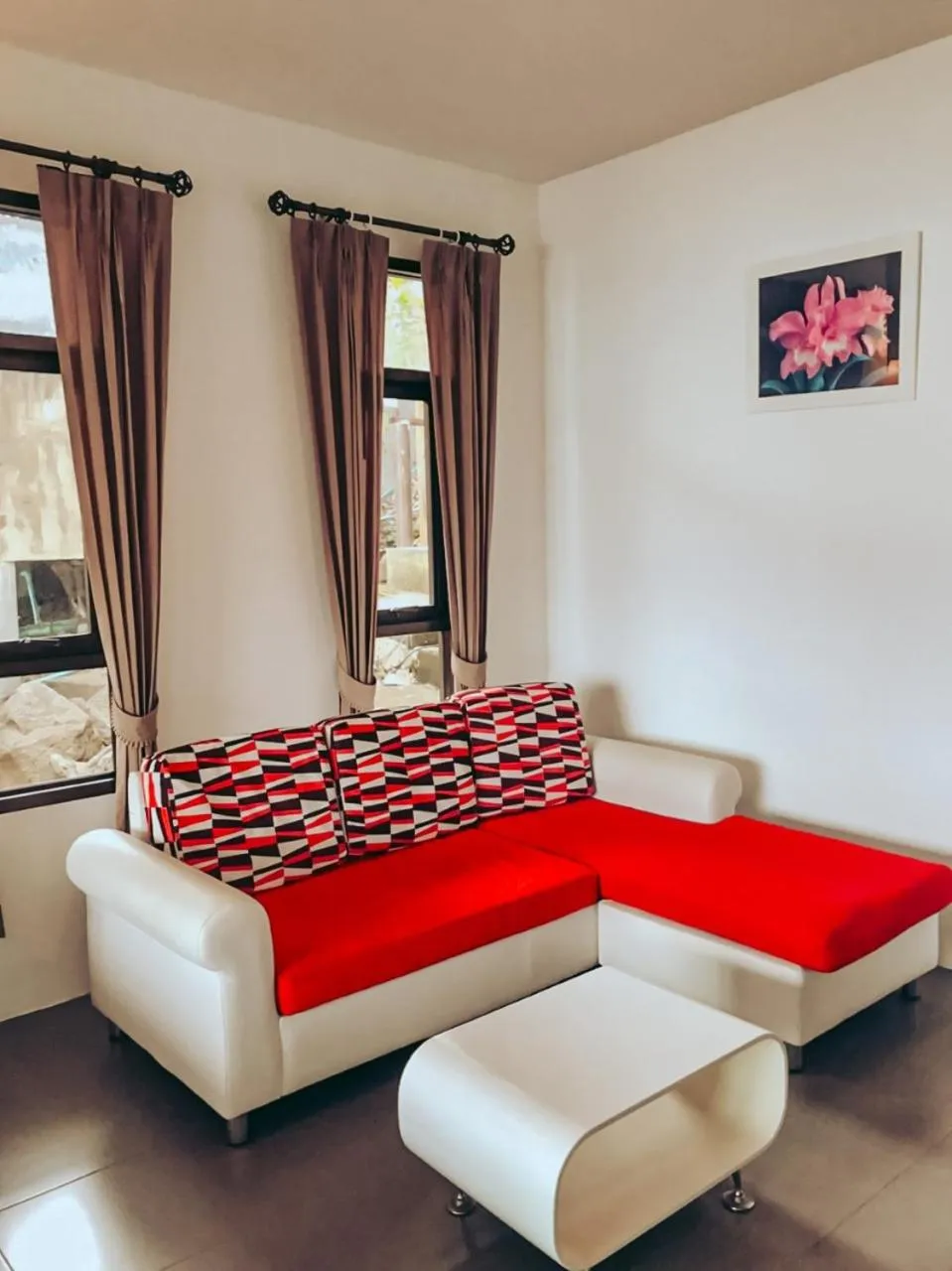 Seating area, Bed in High Life Bungalow