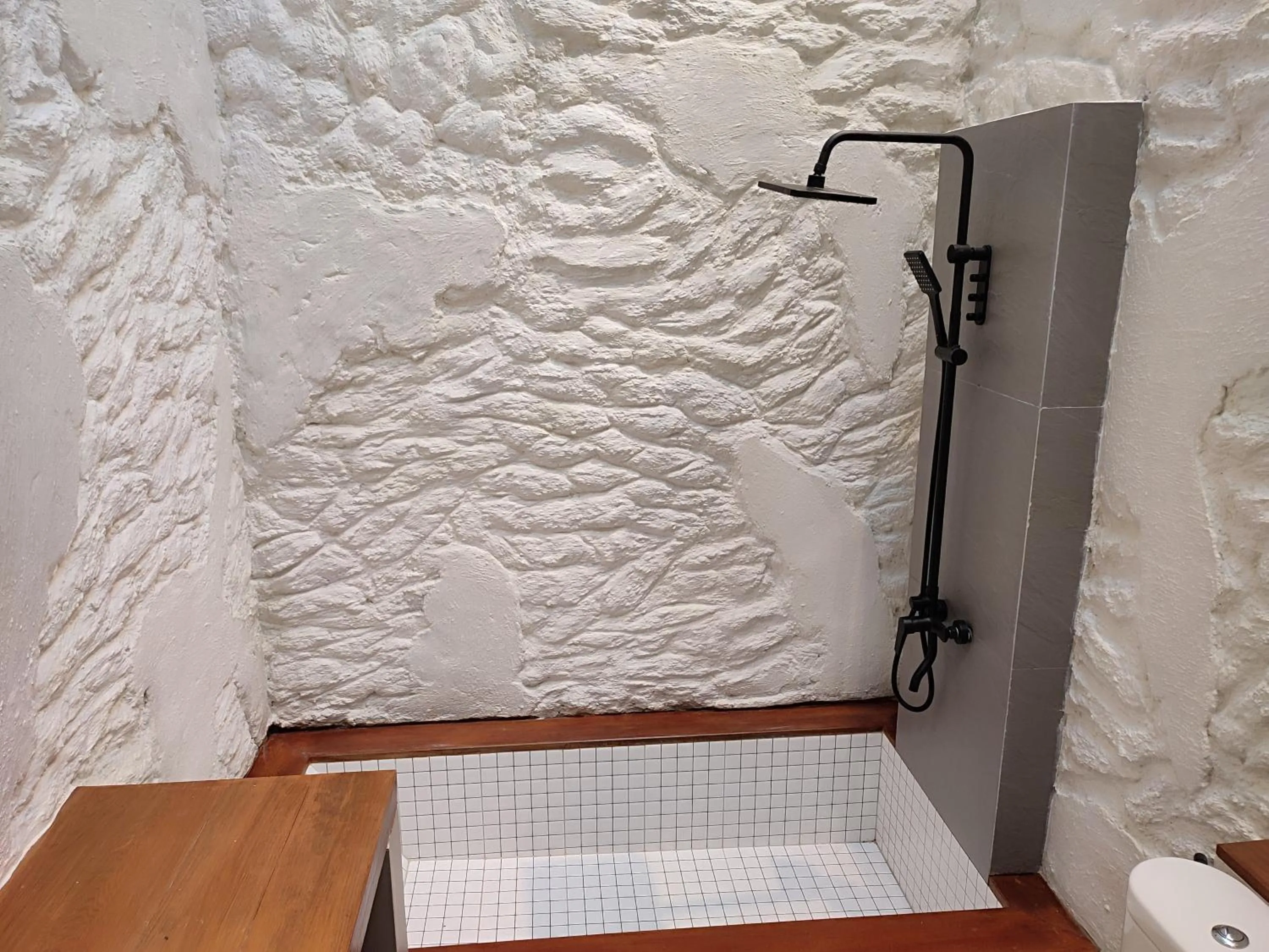 Shower in Imah Seniman