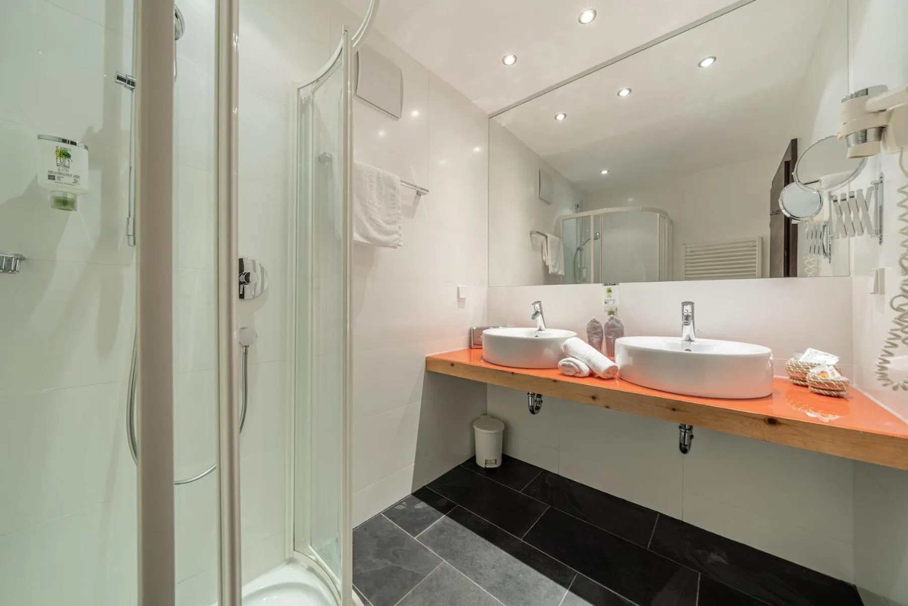 Shower in Alpin Art & Spa Hotel Naudererhof Superior