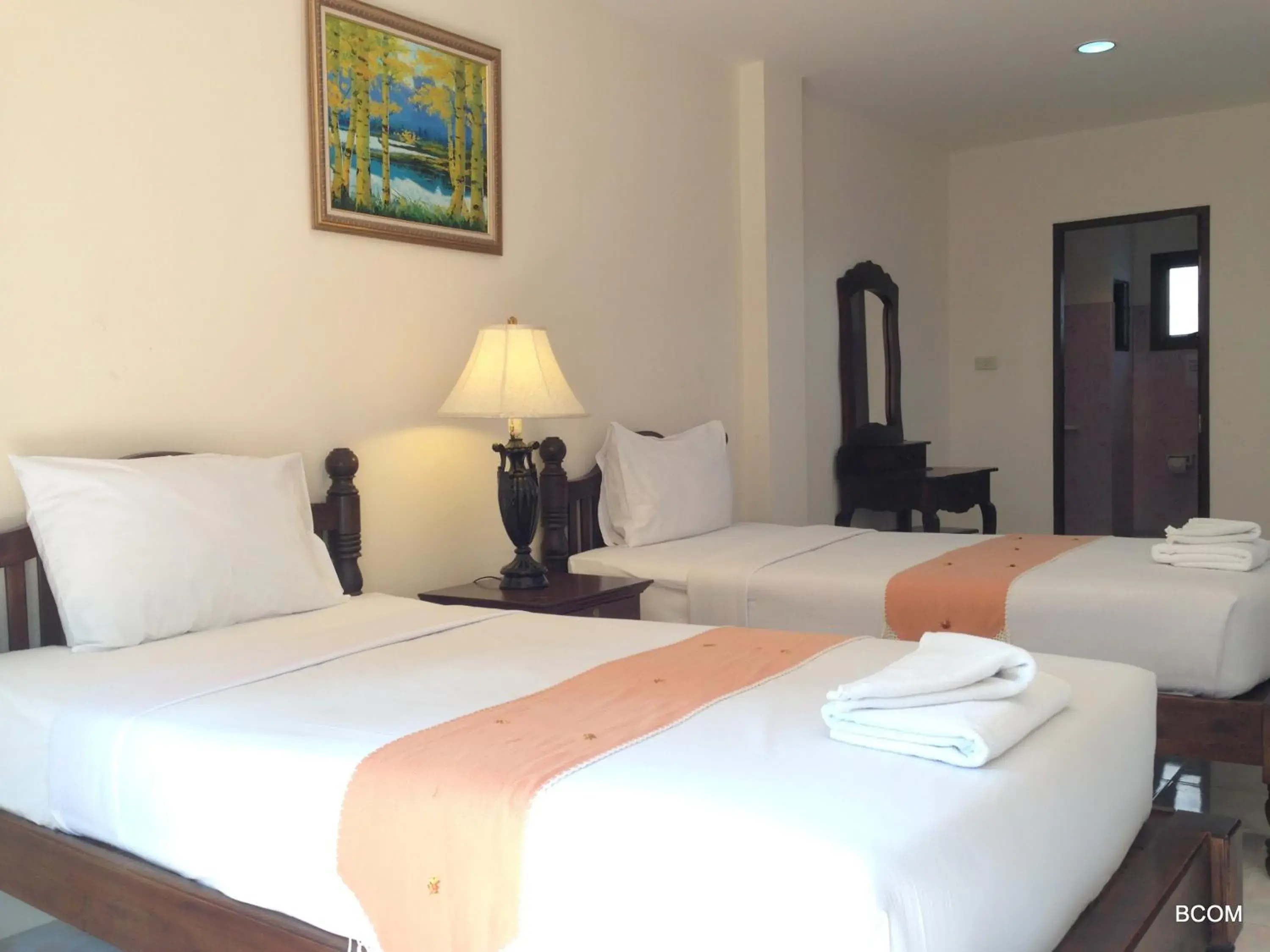 Standard Twin Room with Air Condition in Panupong Hotel Standard Twin Room with Air Condition in Panupong Hotel