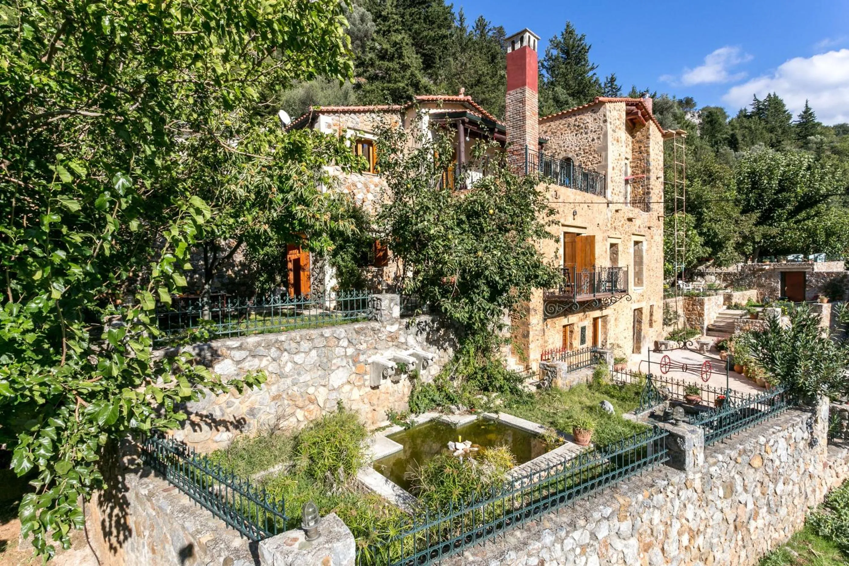 Time of day in Ifigenia Theriso Village