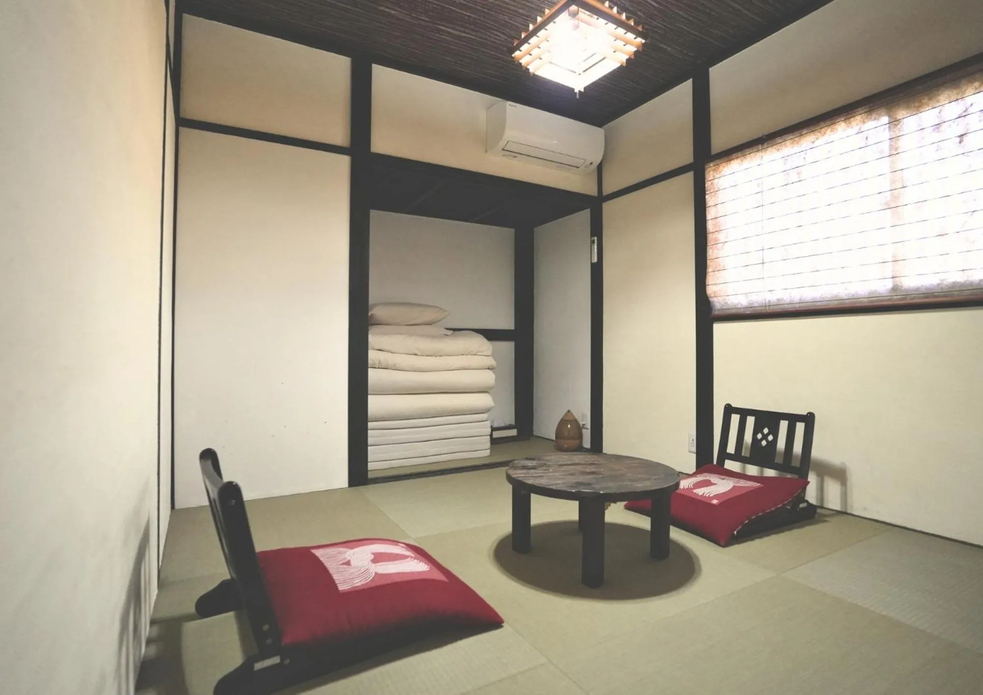 Japanese-Style Twin Room with Shared Bathroom - single occupancy in Hostel Knot