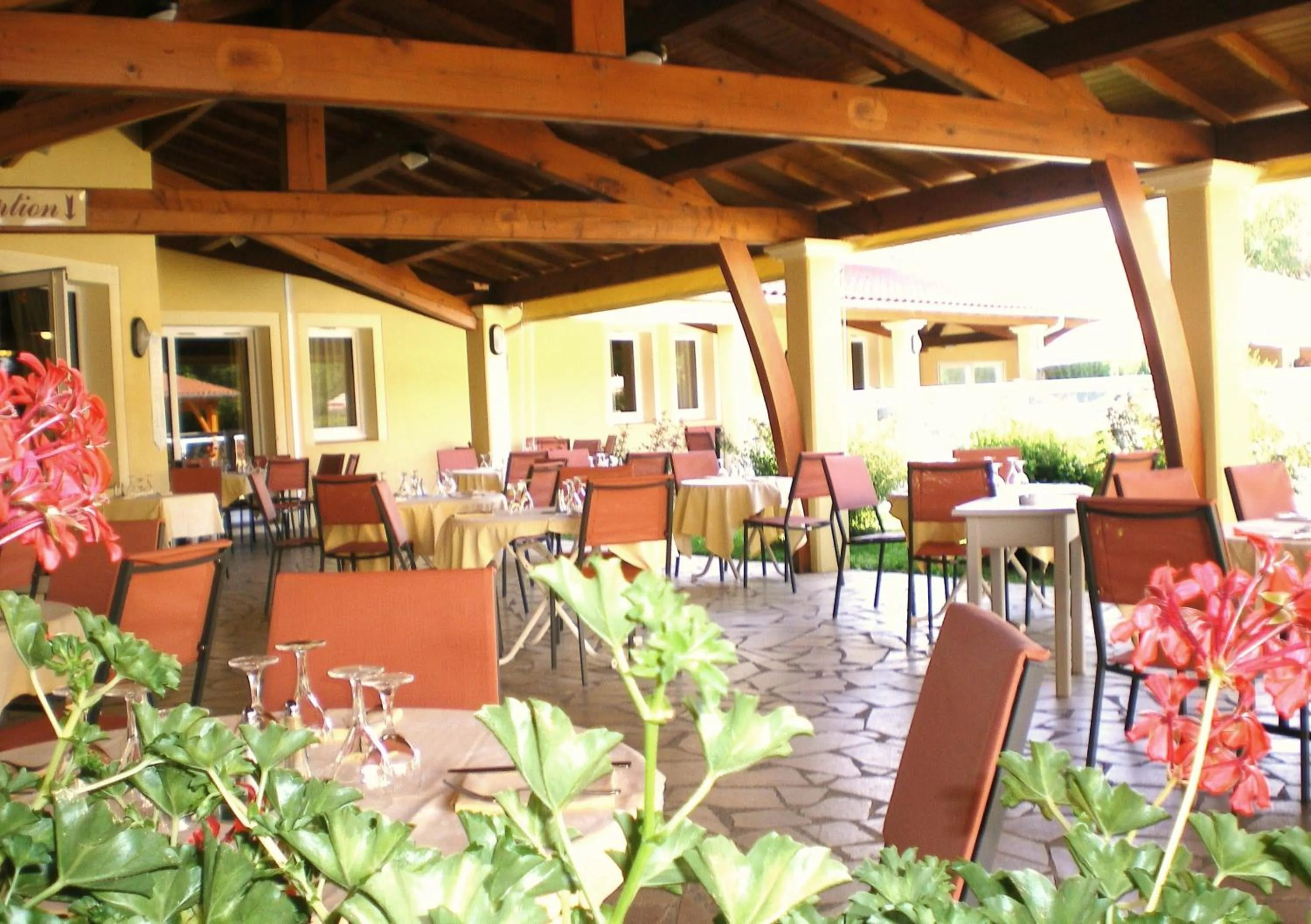 Patio in Hotel Restaurant La Martiniere