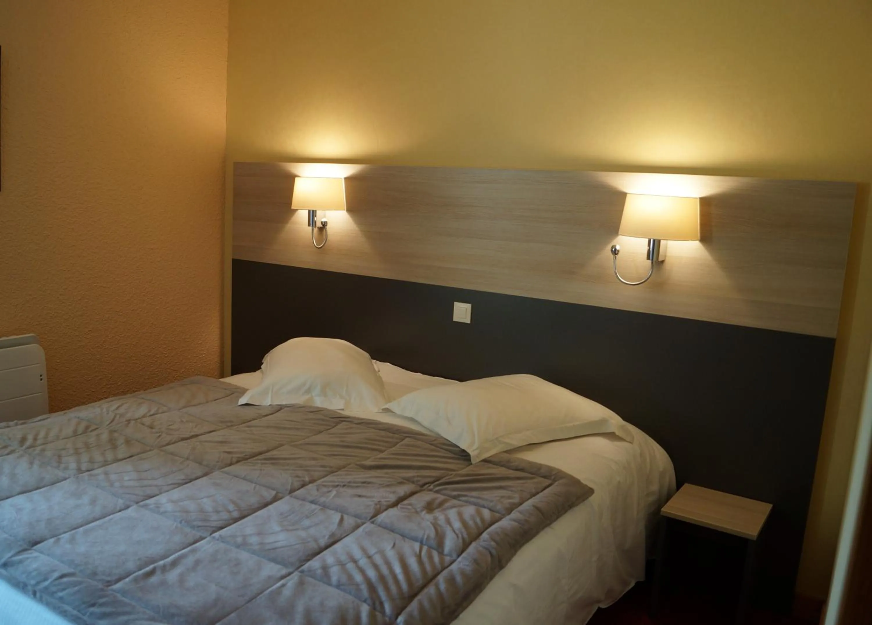 Bed in Hotel Restaurant La Martiniere