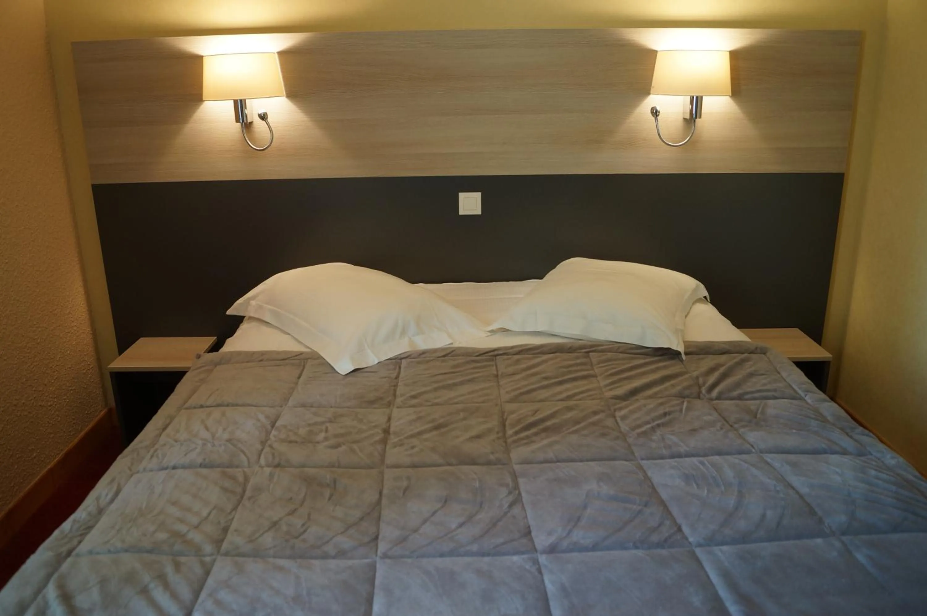 Bed in Hotel Restaurant La Martiniere