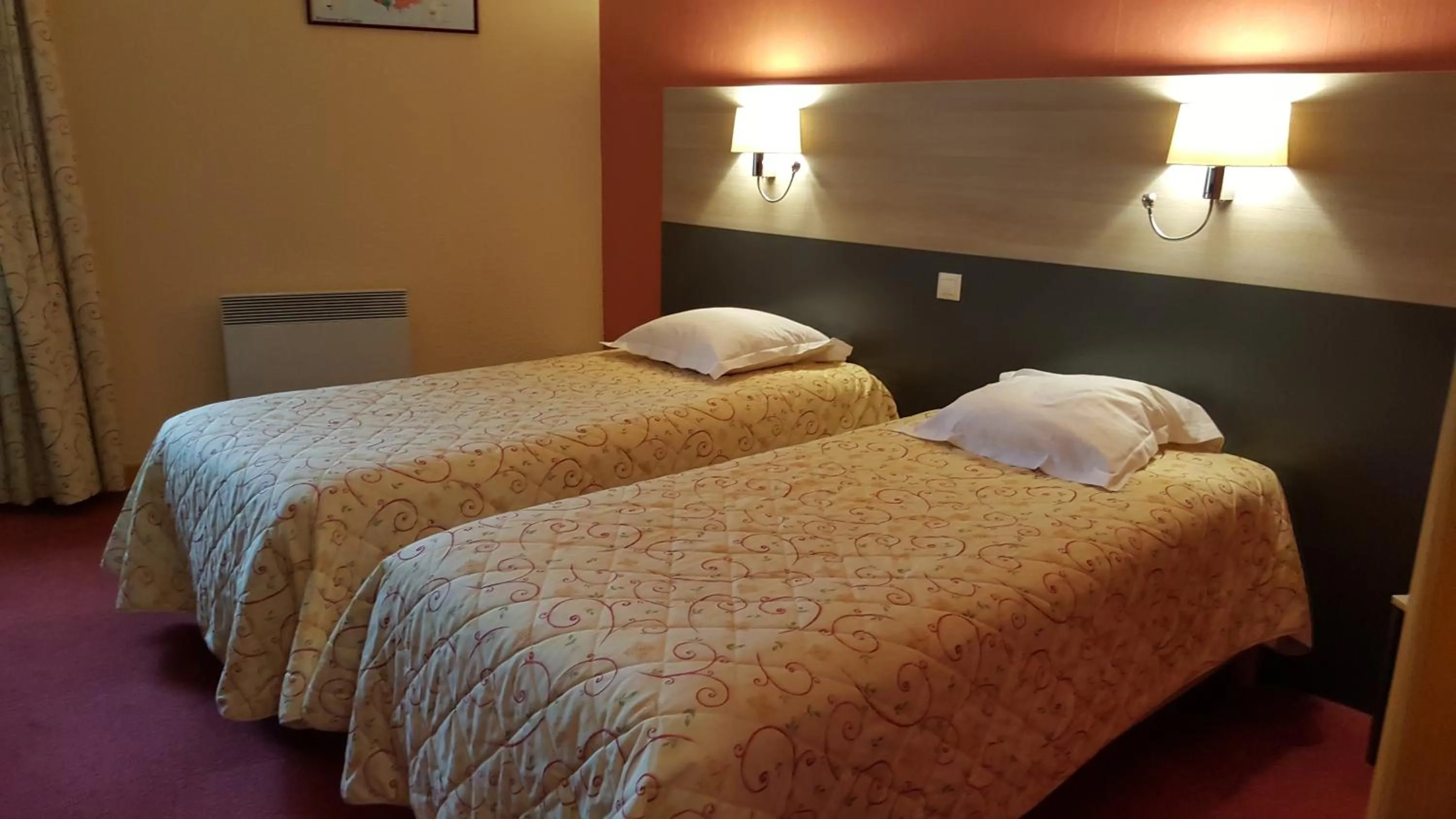 Bed in Hotel Restaurant La Martiniere