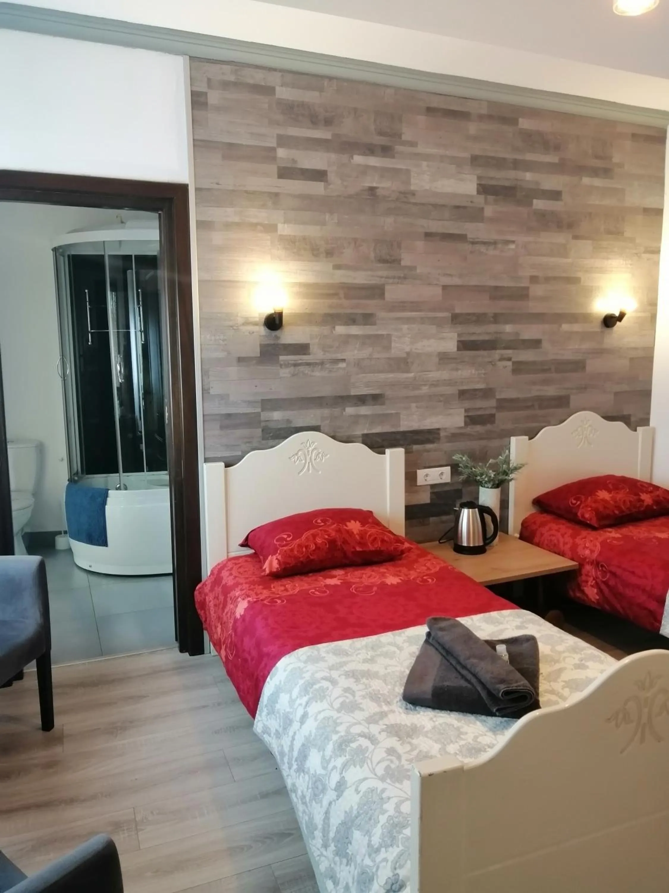 Photo of the whole room, Bed in Bizant Boutique