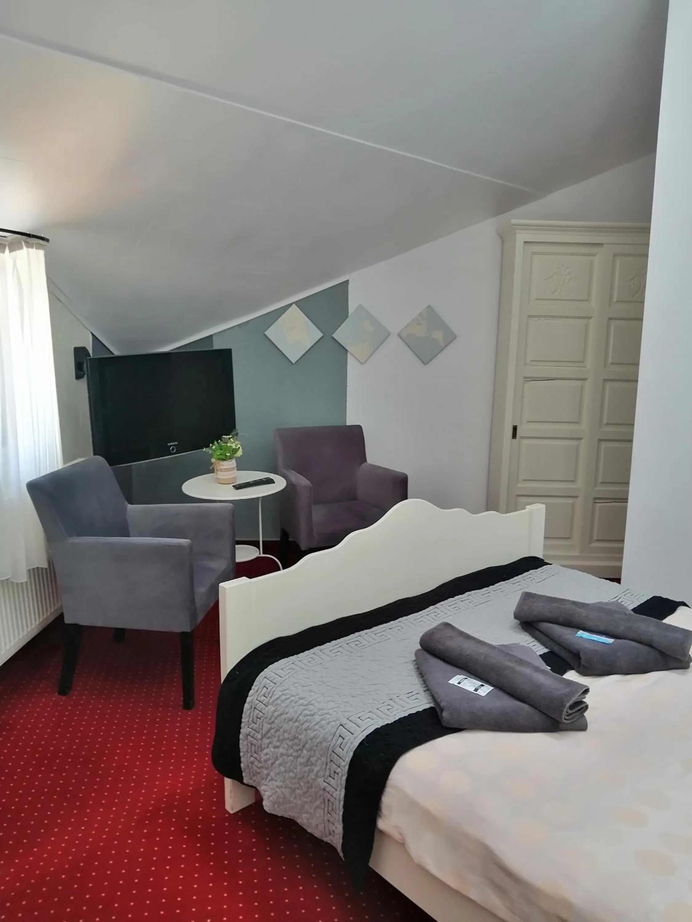 Photo of the whole room, Bed in Bizant Boutique