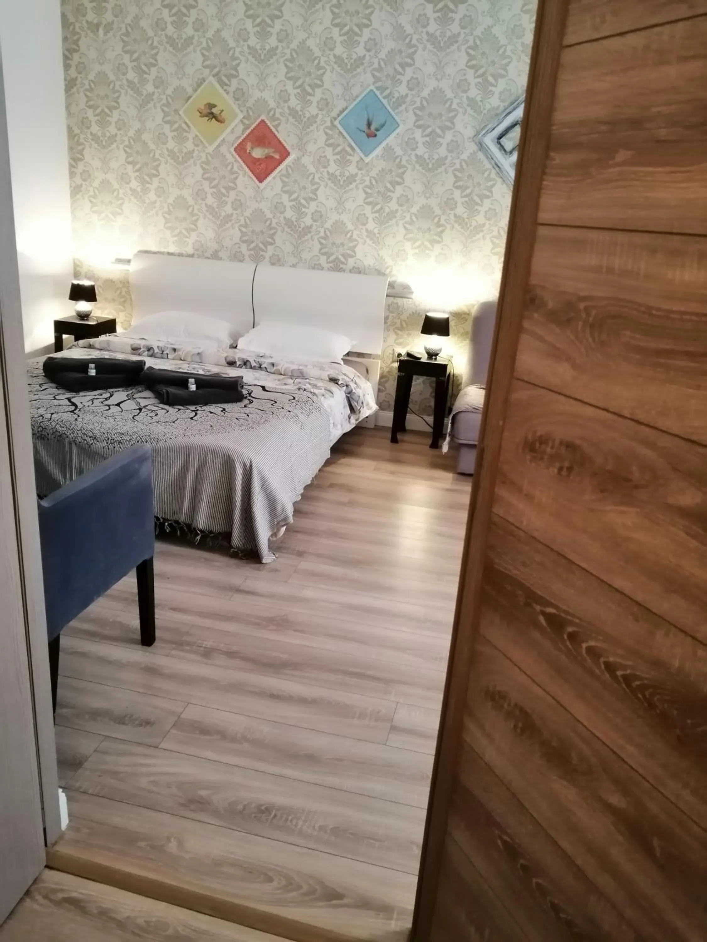Photo of the whole room, Bed in Bizant Boutique