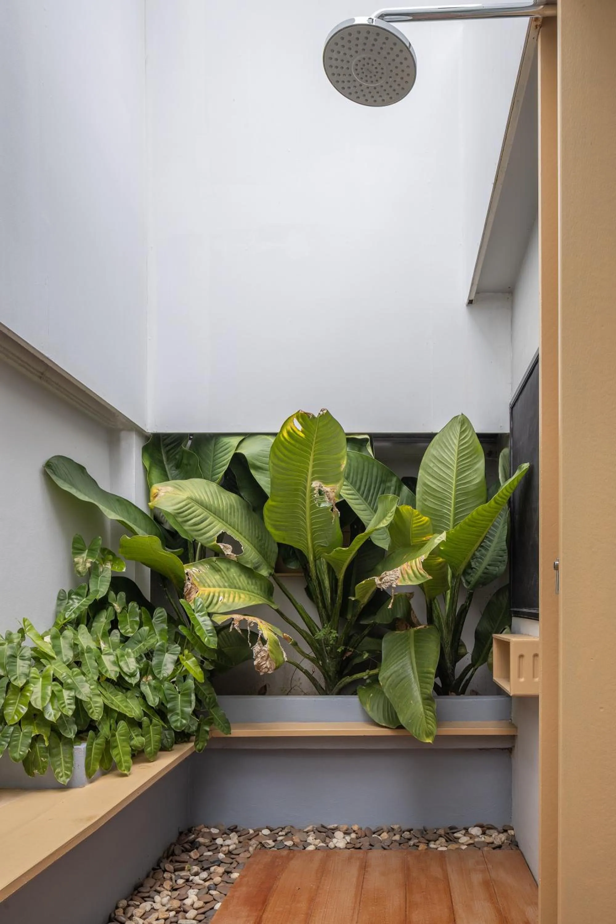 Shower in Baan Khao Hua Jook