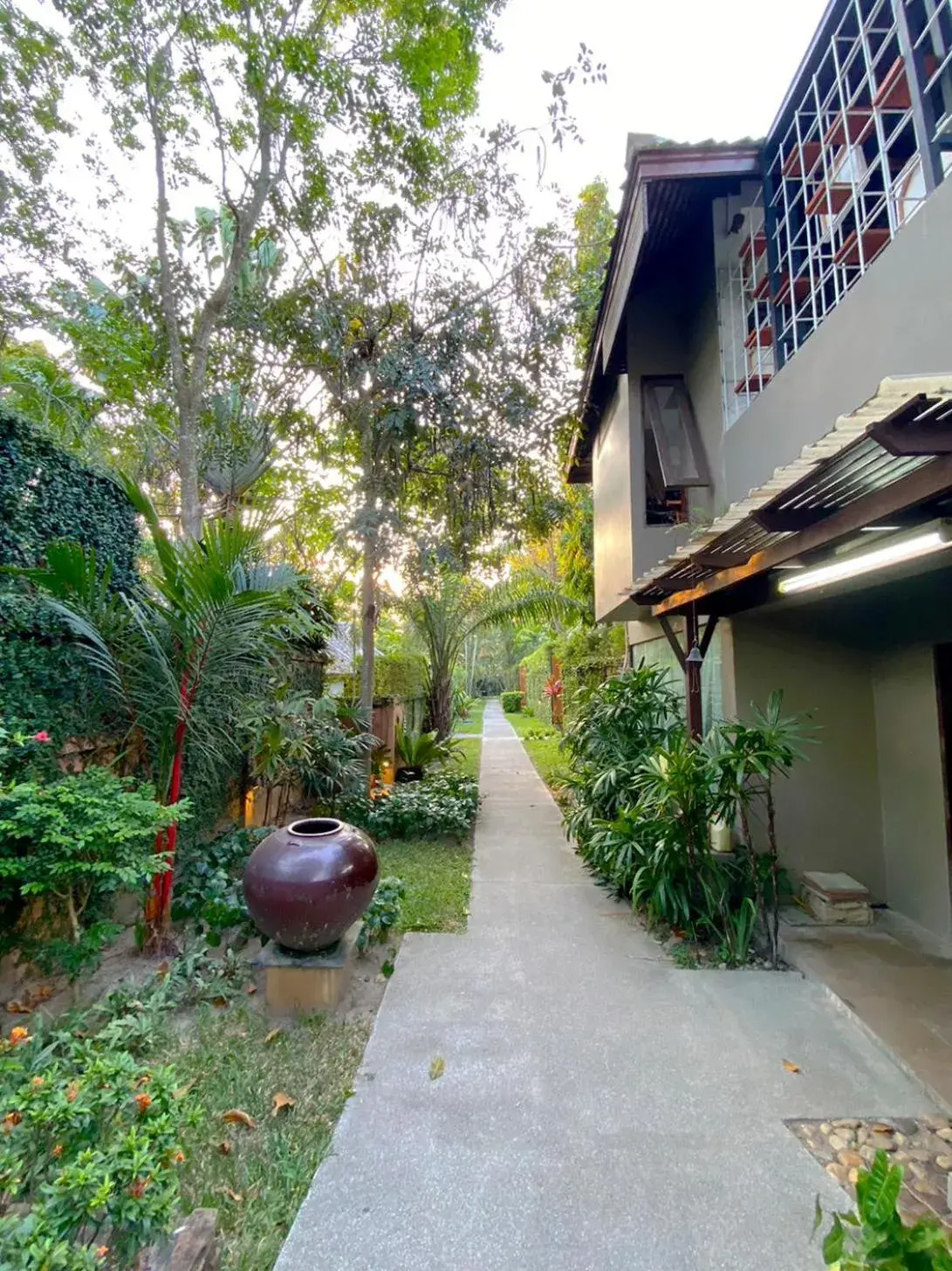 Property building in Baan Khao Hua Jook Property building in Baan Khao Hua Jook