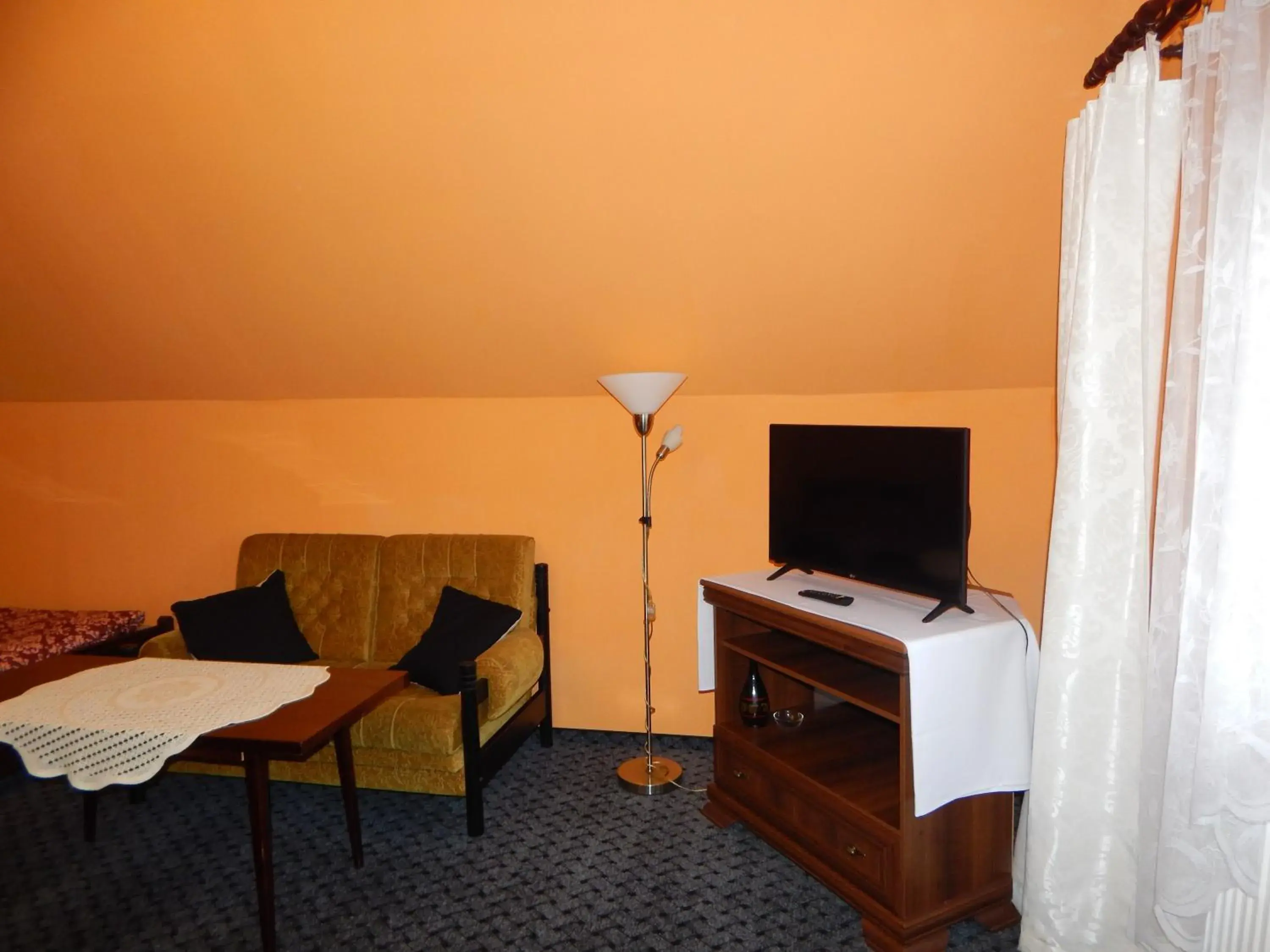 Quadruple Room with Private Bathroom - single occupancy in Penzion Dřevěnka Quadruple Room with Private Bathroom - single occupancy in Penzion Dřevěnka