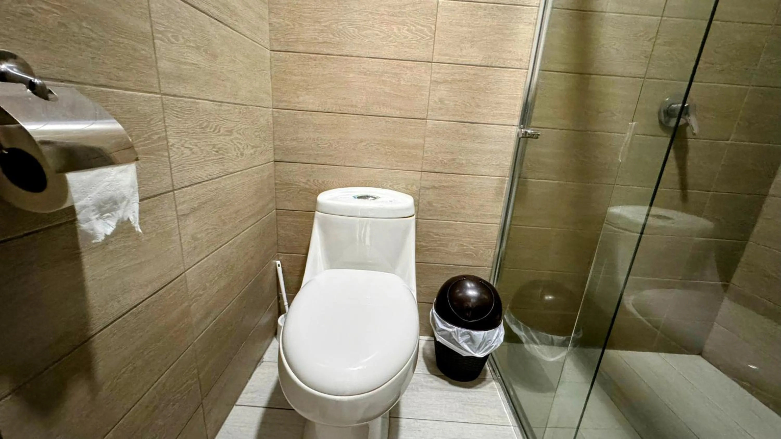 Toilet in Edificio Tofino