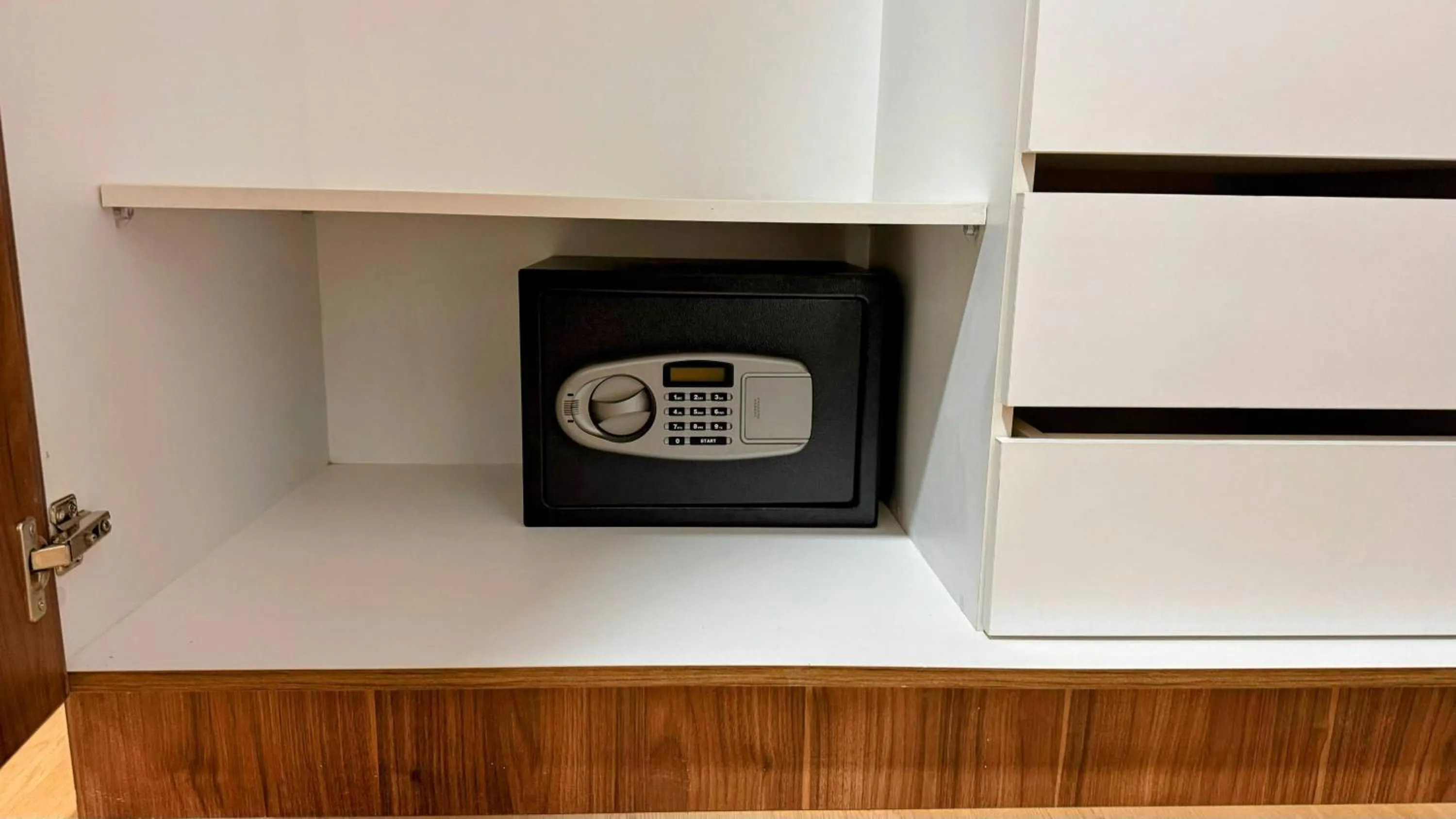 safe in Edificio Tofino