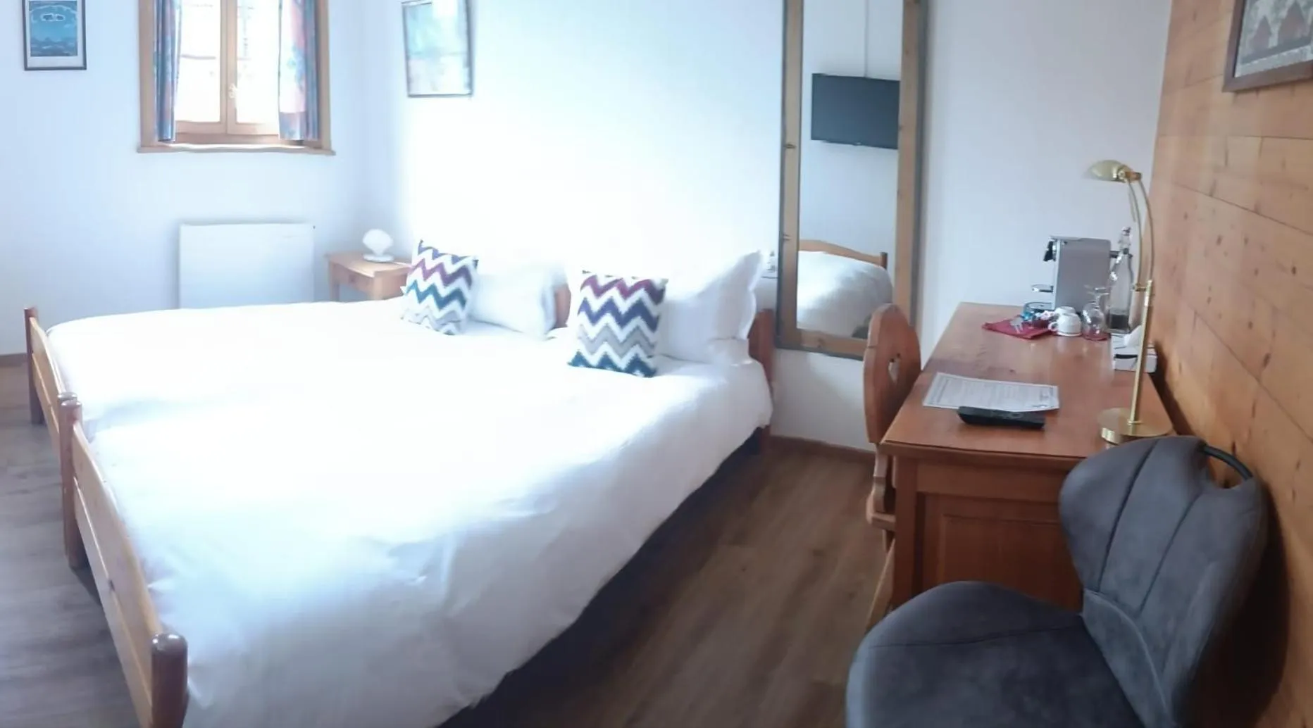 Photo of the whole room in Hotel de Commune