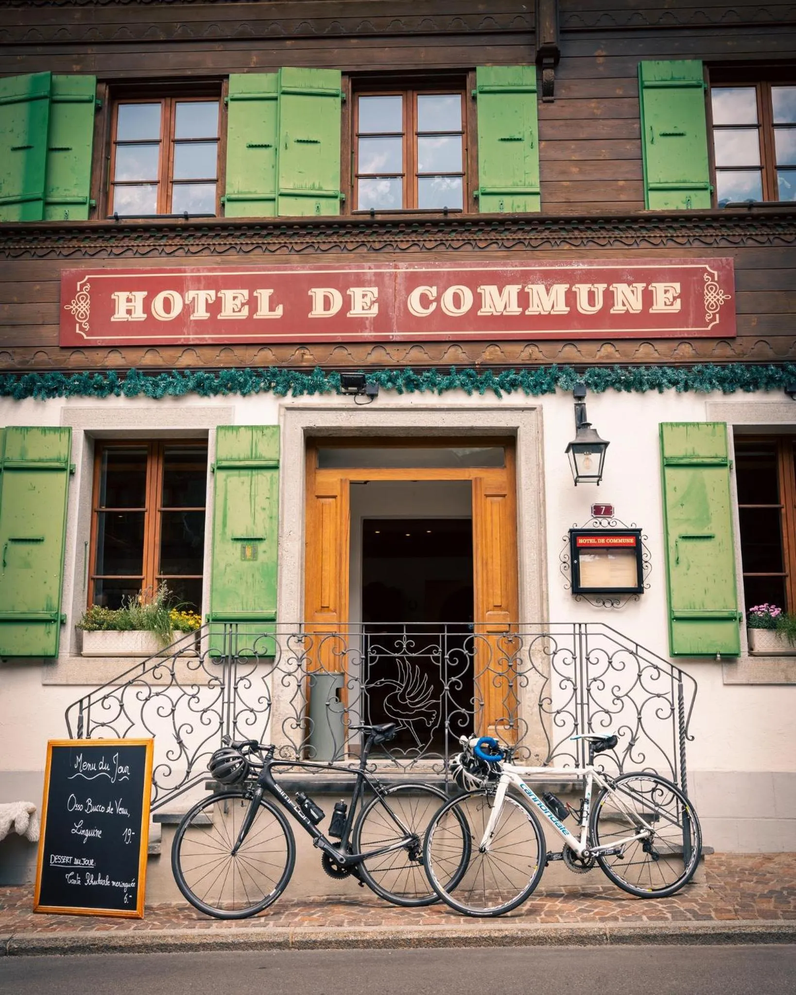 Property building in Hotel de Commune