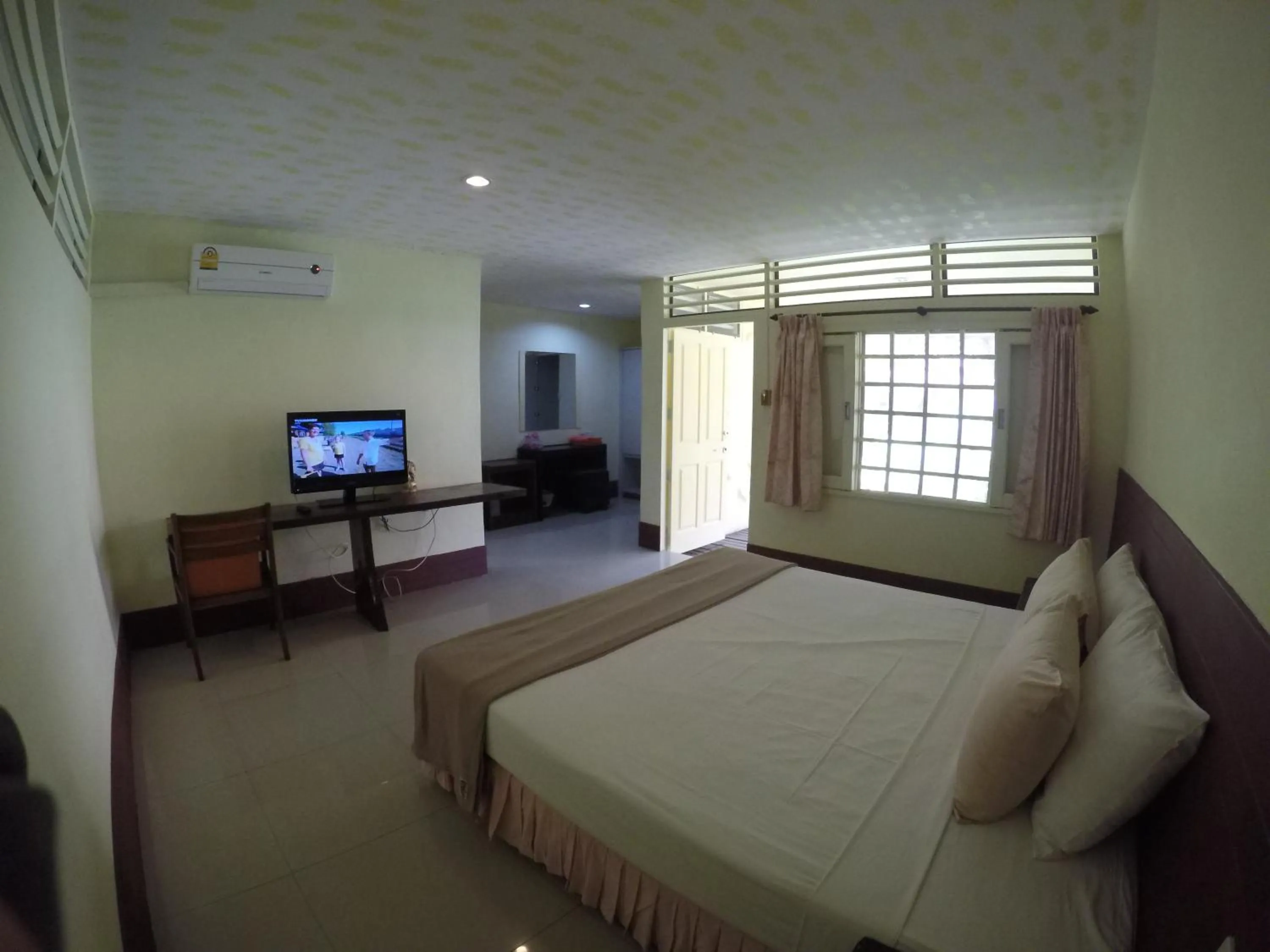 Photo of the whole room, Bed in OP Bungalow
