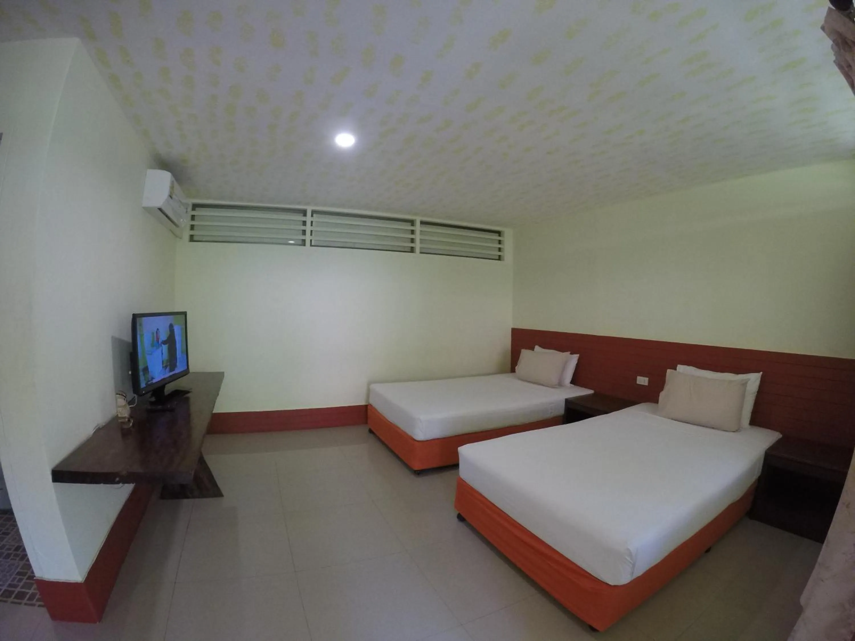 Bedroom, Bed in OP Bungalow