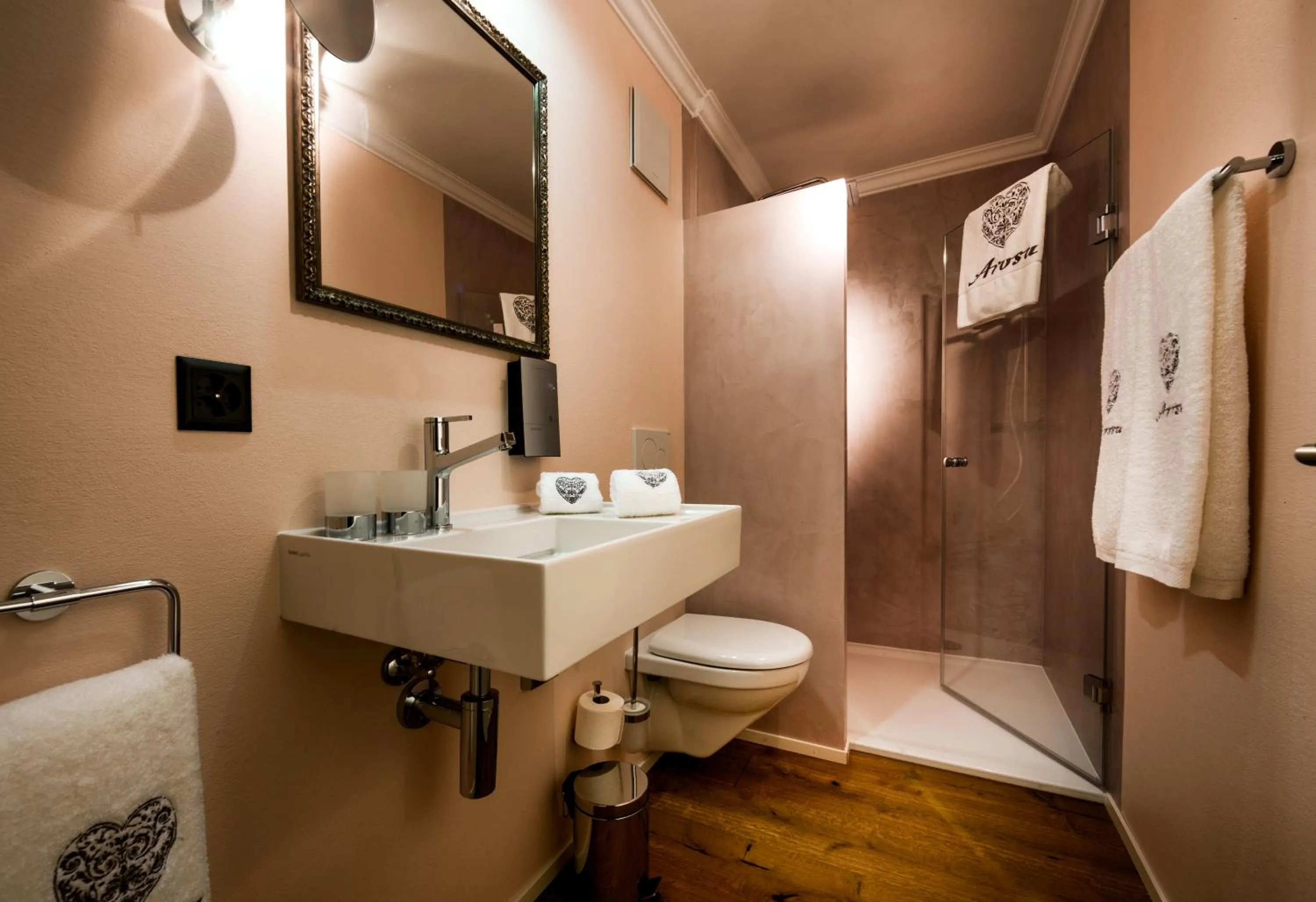 Toilet in Home Hotel Arosa