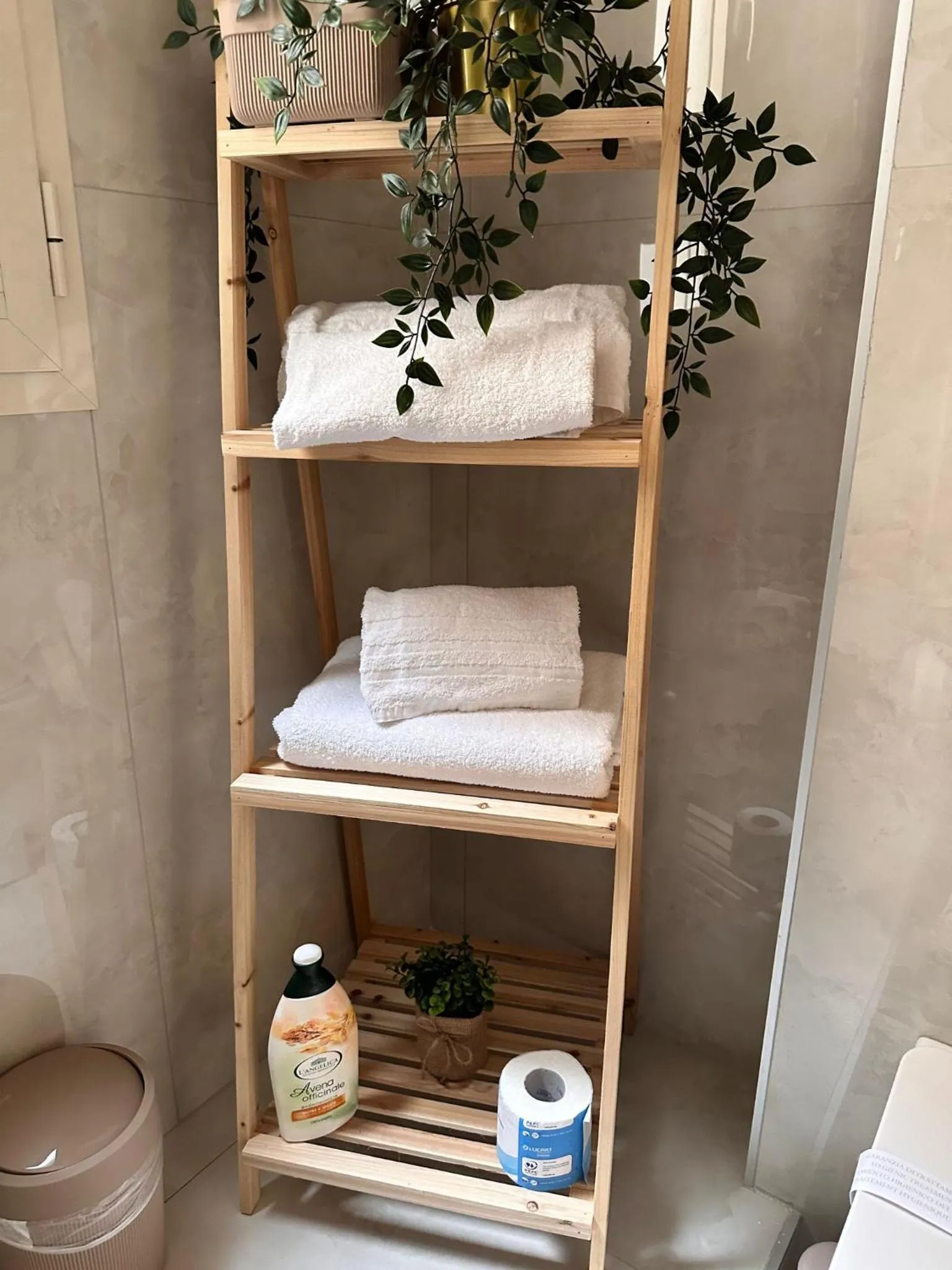 Bathroom in Royal Flower