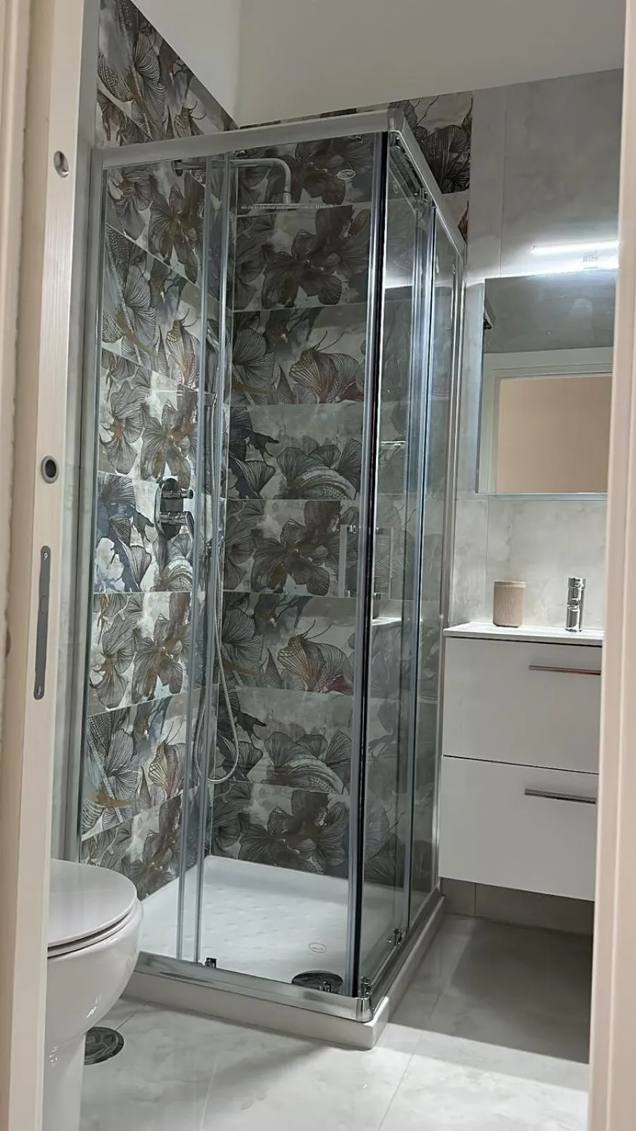 Shower in Royal Flower