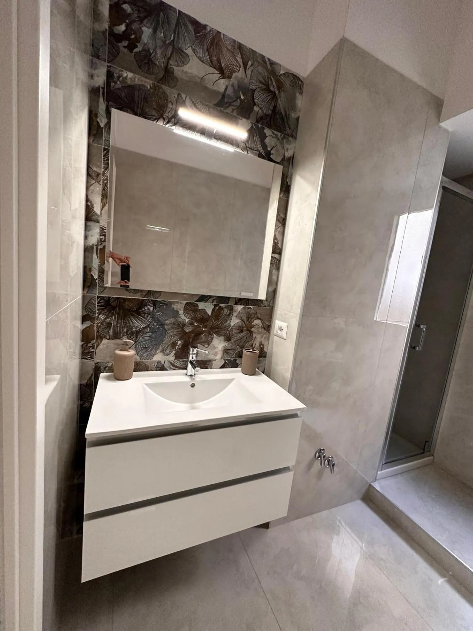 Shower in Royal Flower