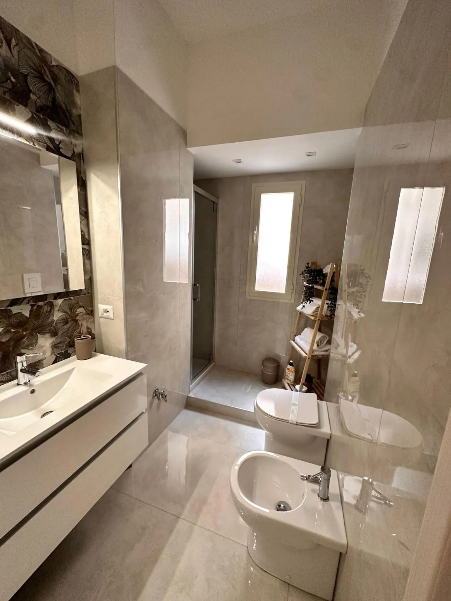 Shower in Royal Flower