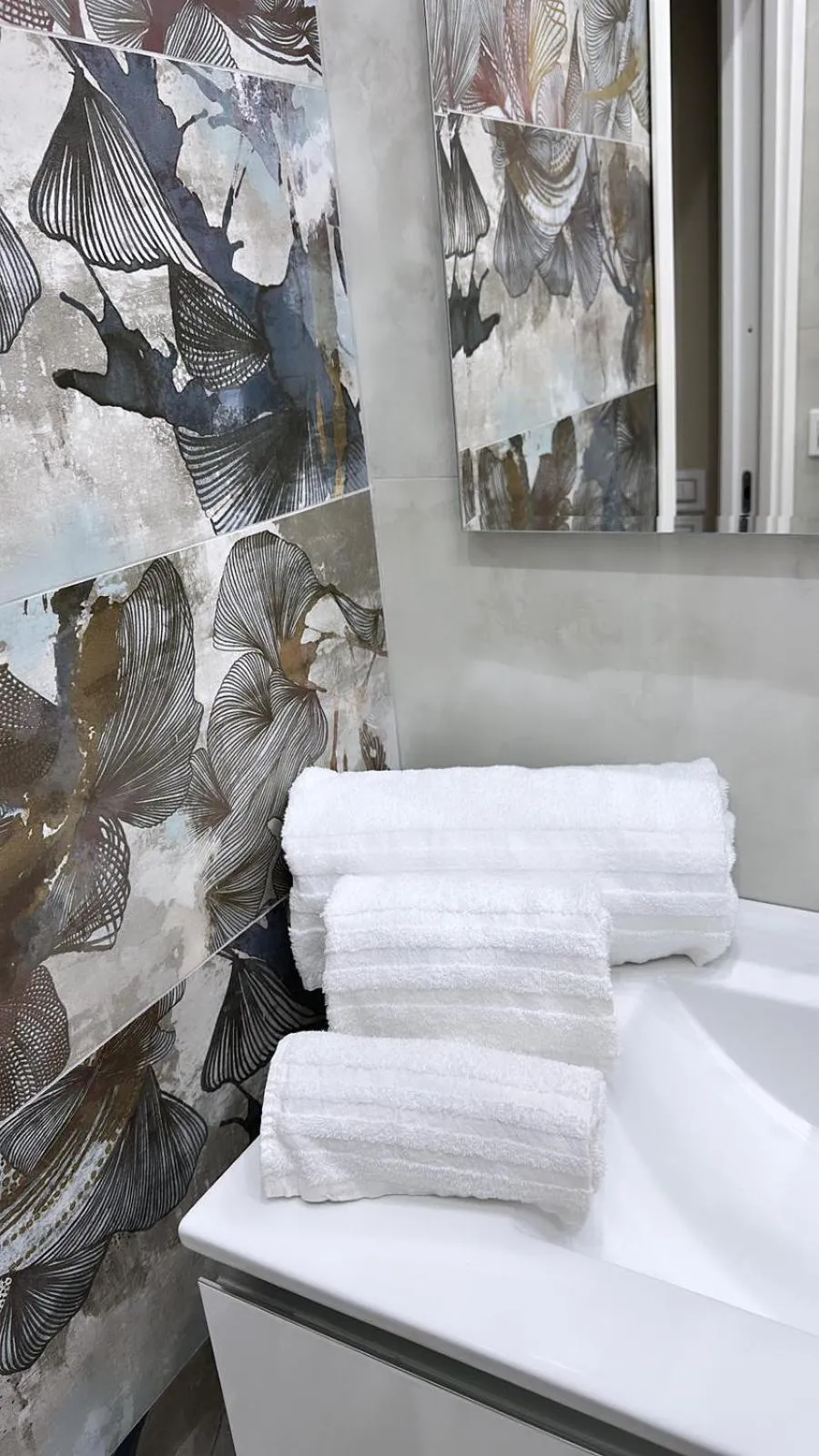 towels in Royal Flower