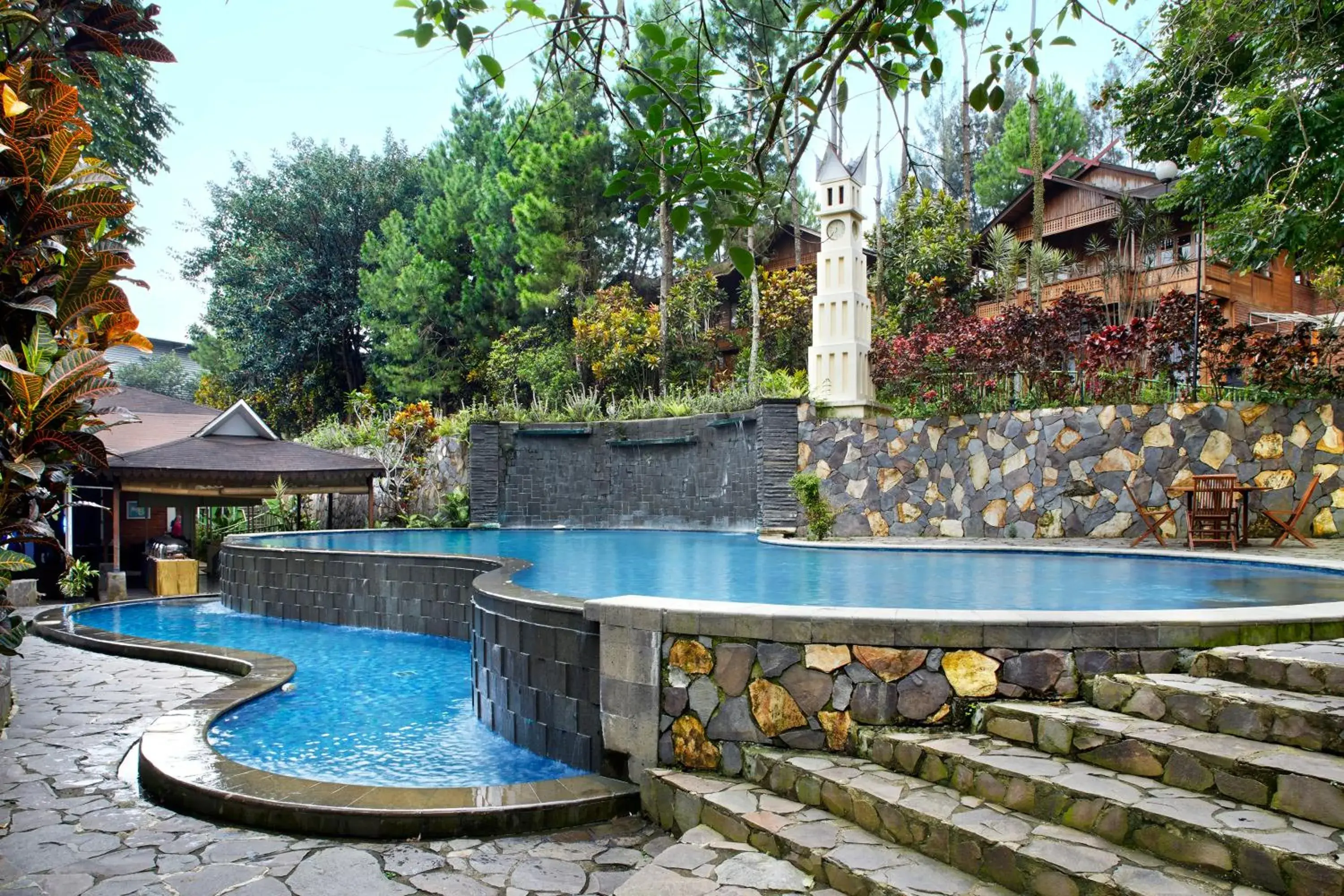 Swimming pool in Jambuluwuk Convention Hall & Resort Puncak Swimming pool in Jambuluwuk Convention Hall & Resort Puncak