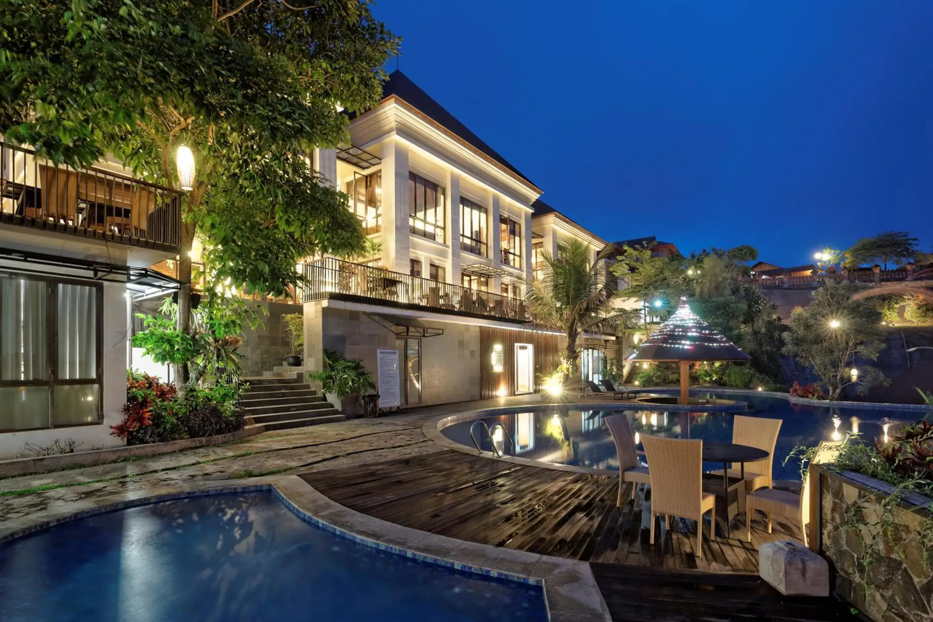 Swimming pool in Jambuluwuk Convention Hall & Resort Batu Swimming pool in Jambuluwuk Convention Hall & Resort Batu