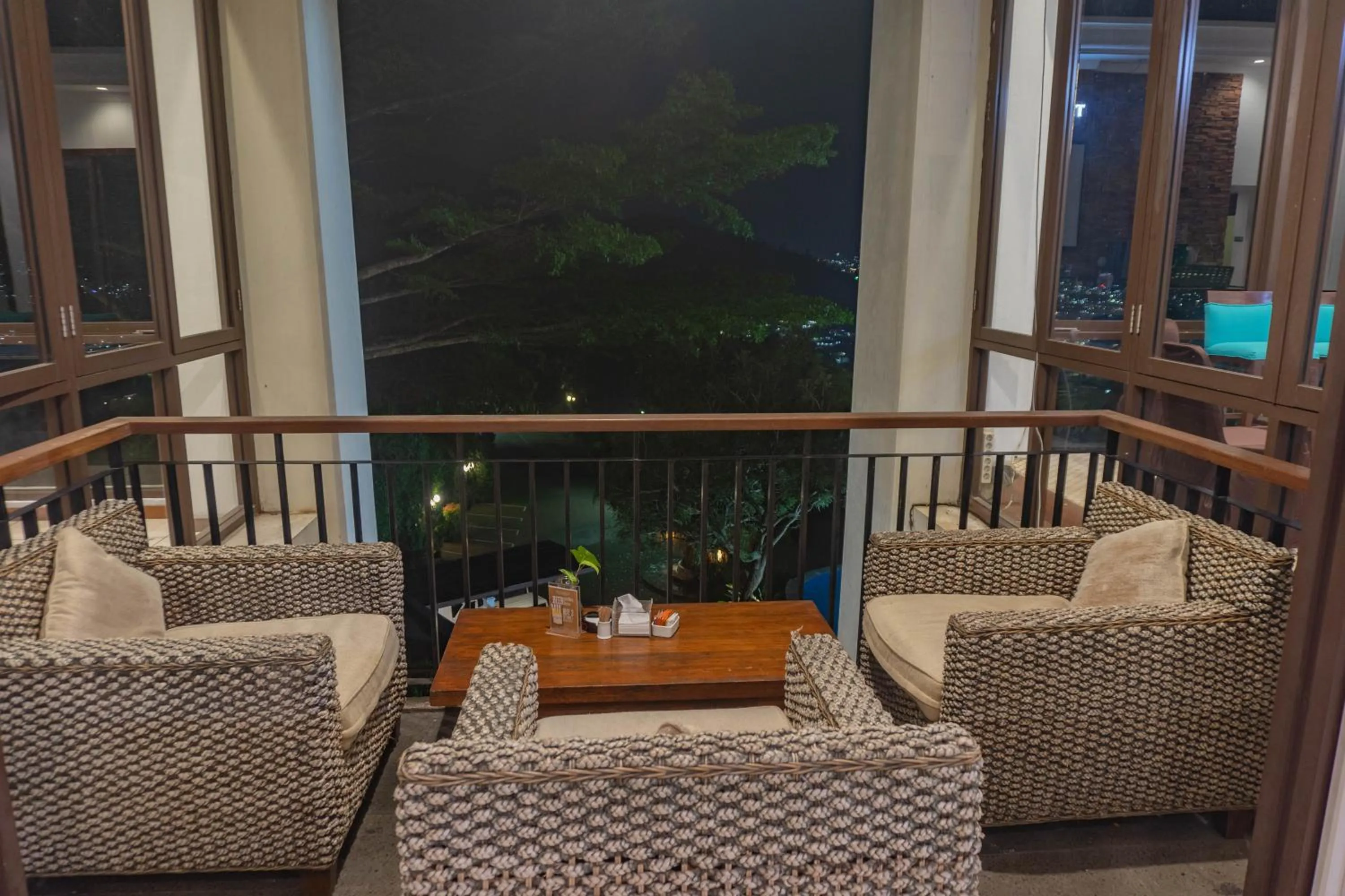 Restaurant/places to eat in Jambuluwuk Convention Hall & Resort Batu