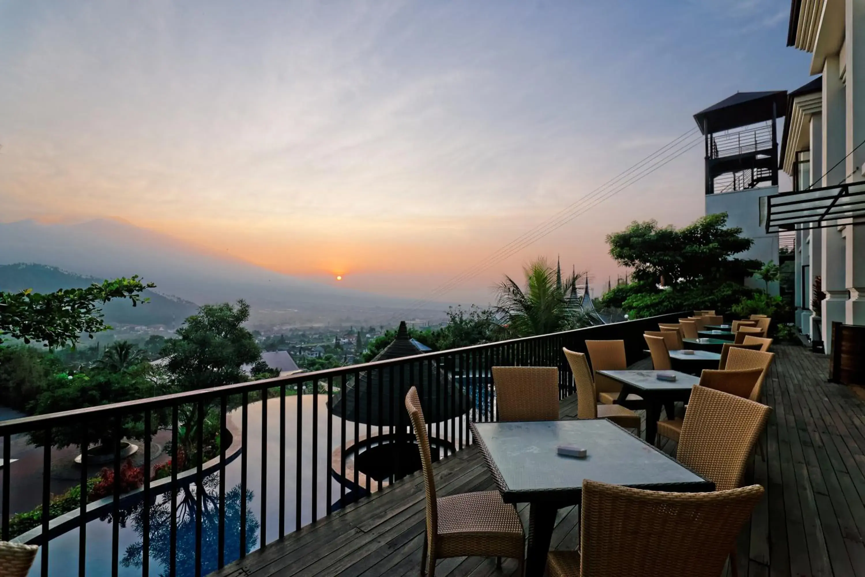 Restaurant/places to eat in Jambuluwuk Convention Hall & Resort Batu Restaurant/places to eat in Jambuluwuk Convention Hall & Resort Batu