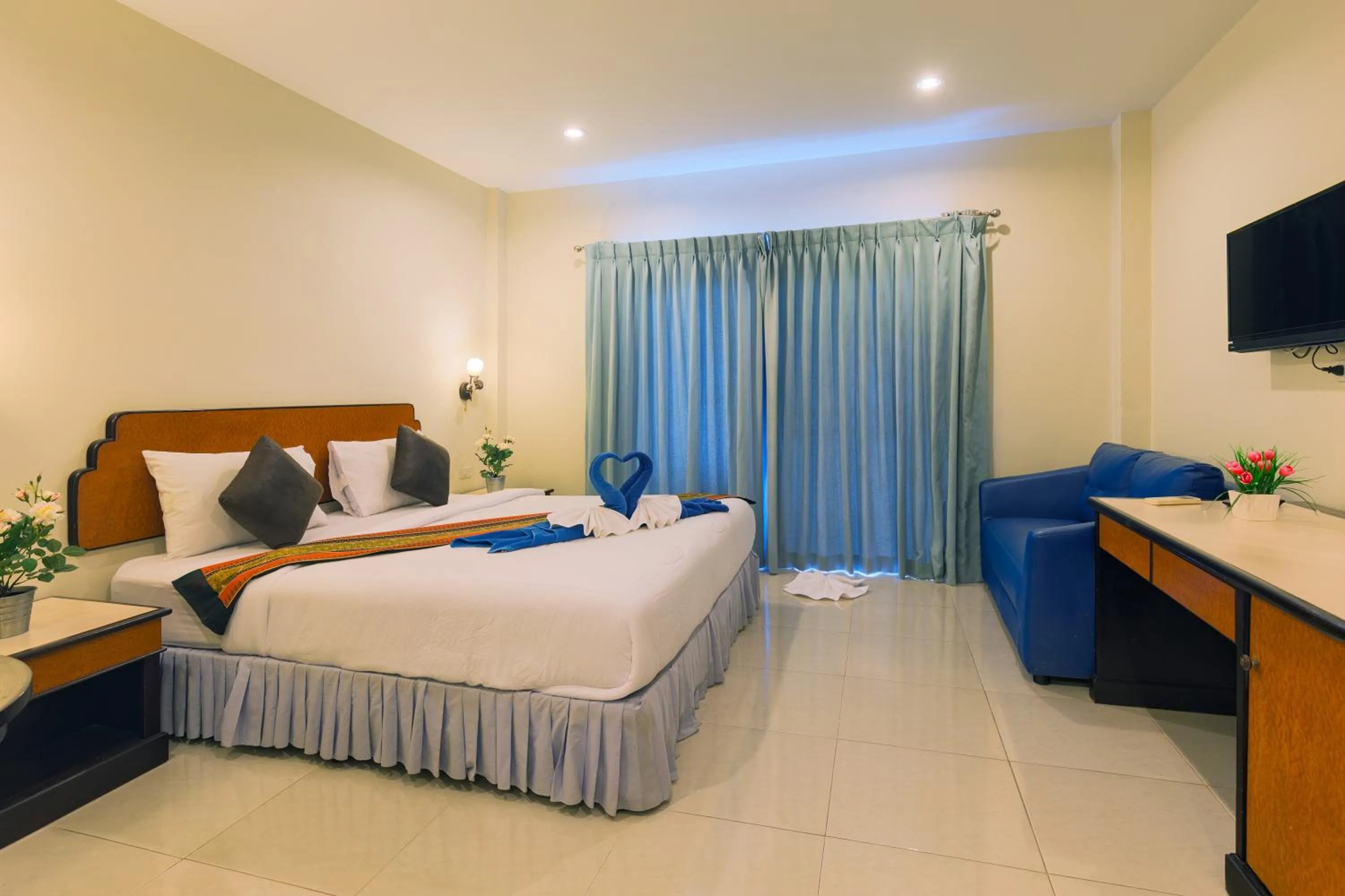 Bedroom, Bed in Kasemsuk Hotel Karon