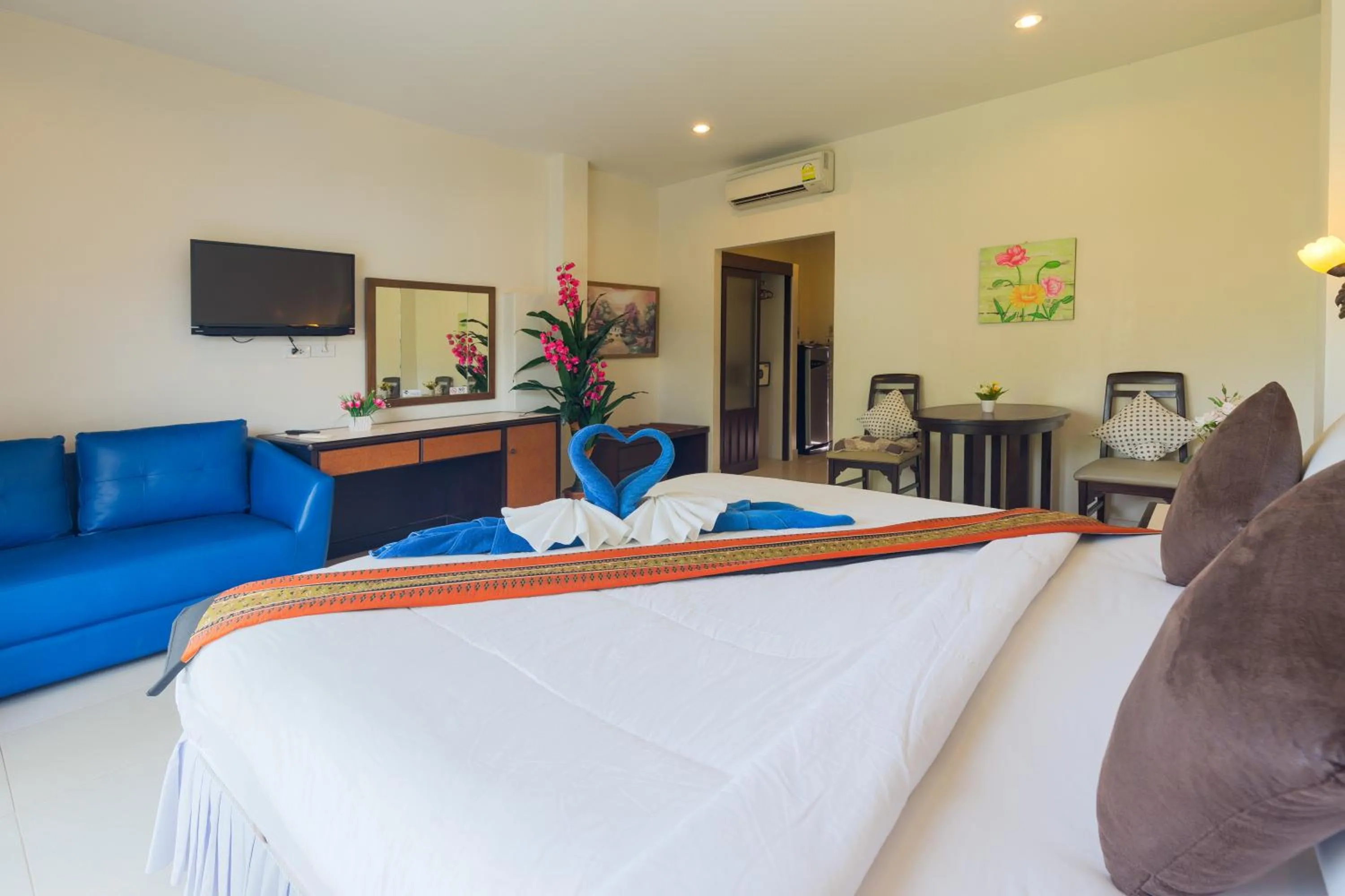 Photo of the whole room in Kasemsuk Hotel Karon