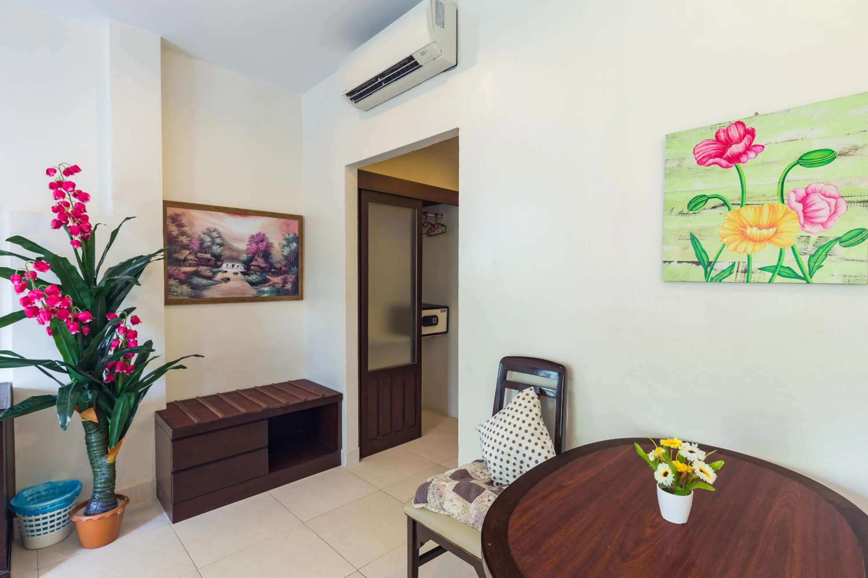 Seating area in Kasemsuk Hotel Karon