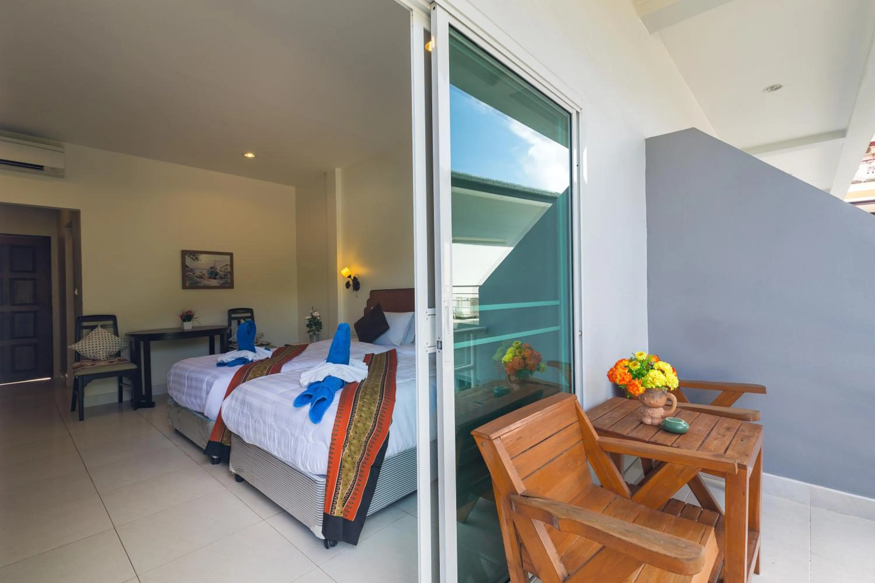 Photo of the whole room, Bed in Kasemsuk Hotel Karon