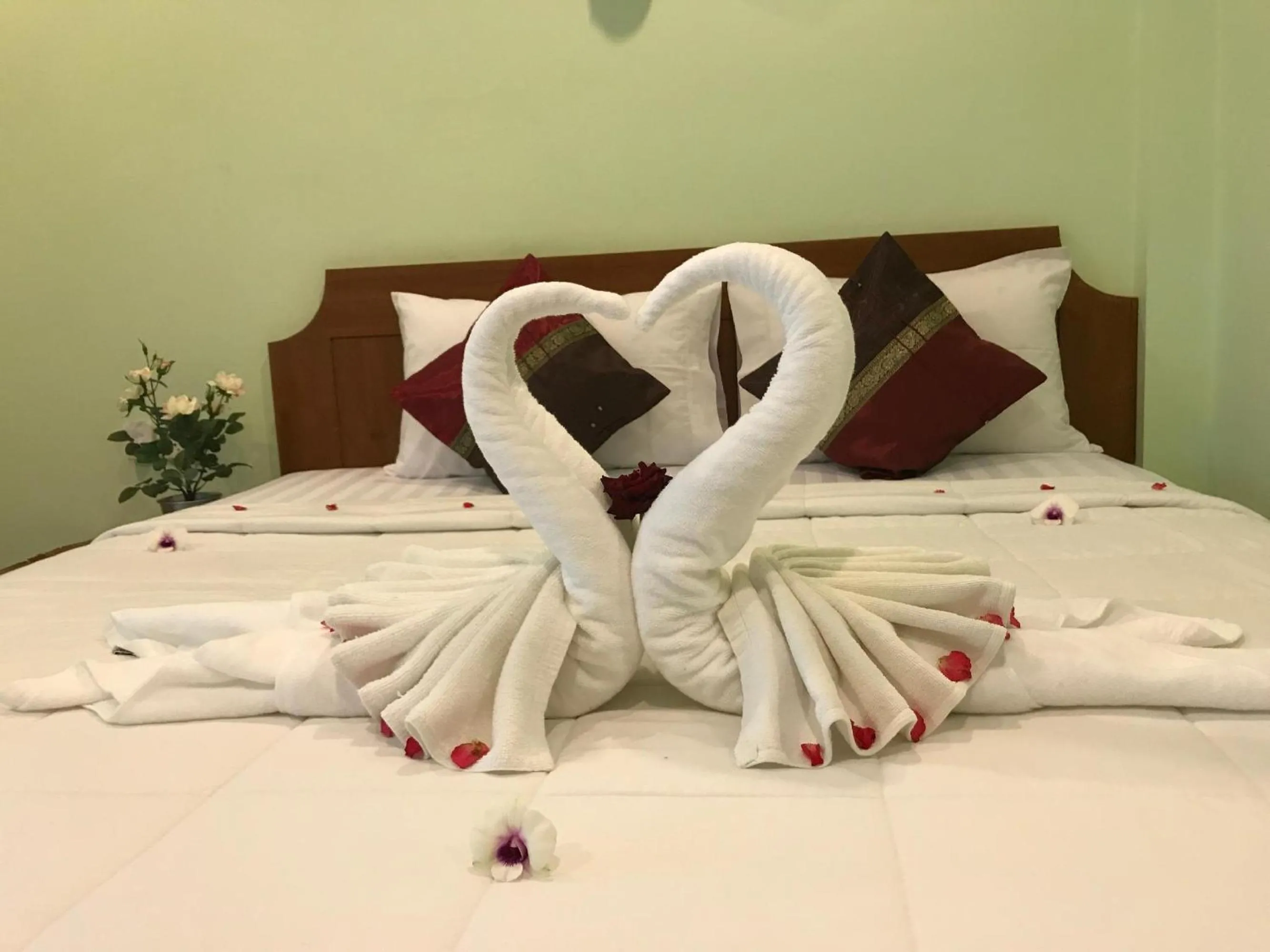 Bedroom, Bed in Kasemsuk Hotel Karon