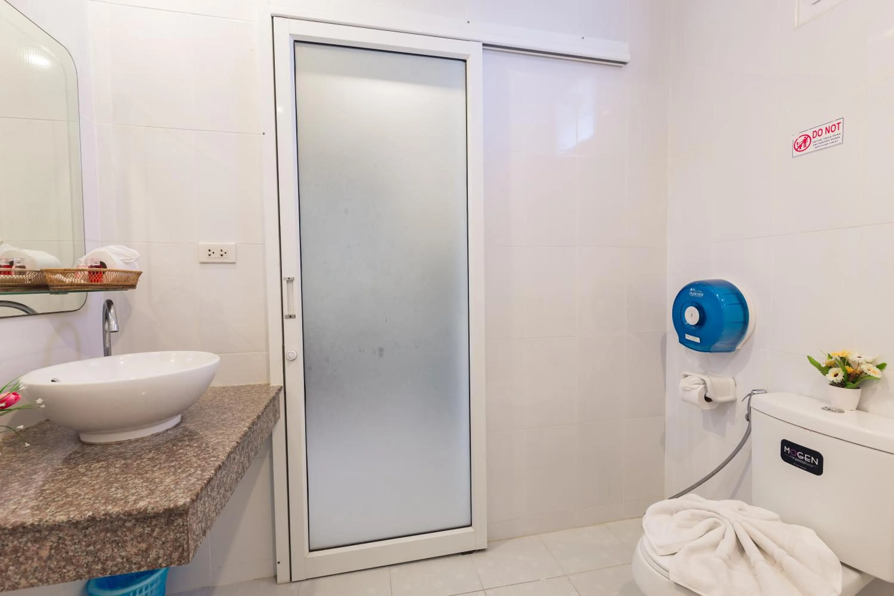 Bathroom in Kasemsuk Hotel Karon