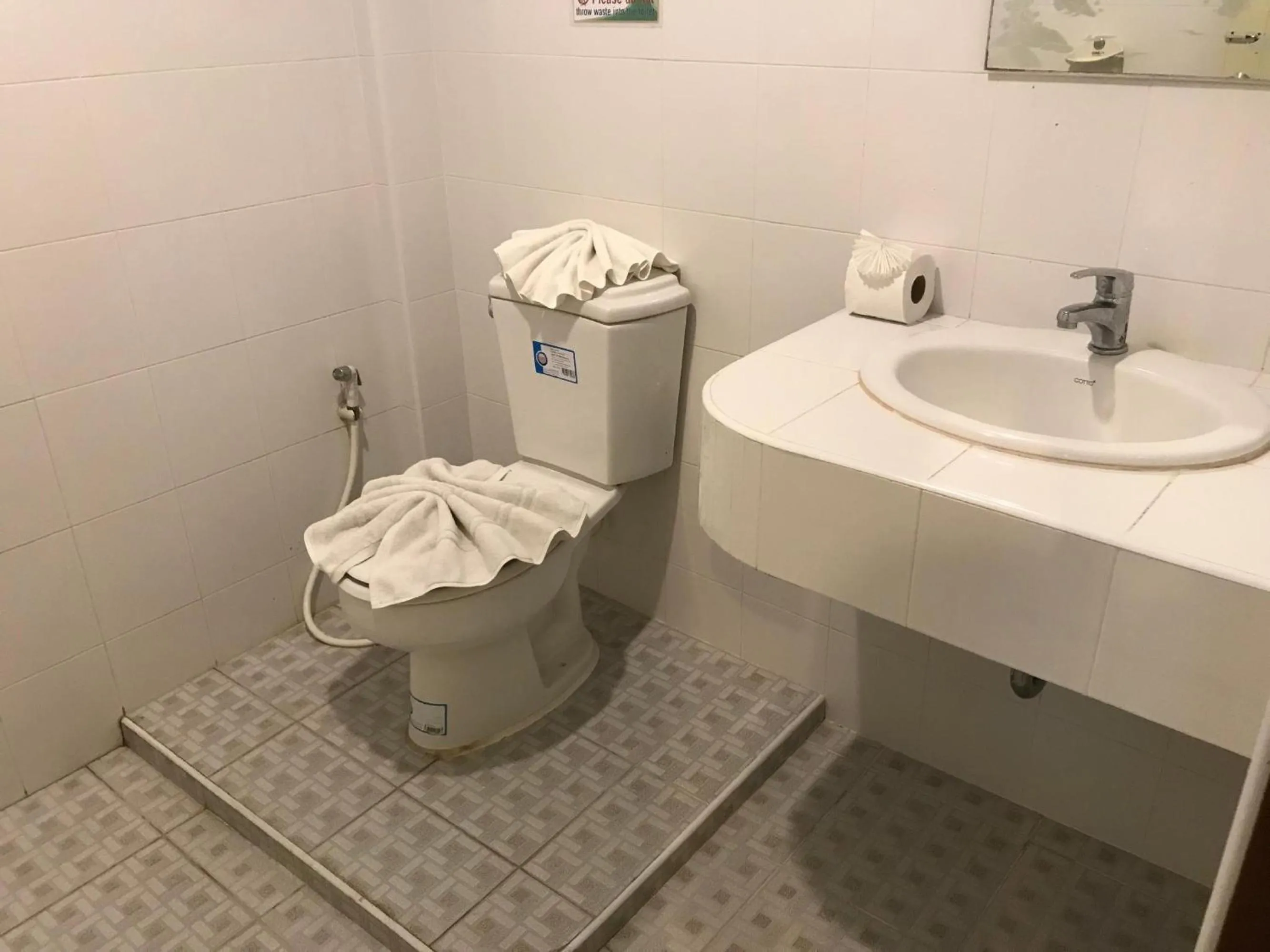 Bathroom in Kasemsuk Hotel Karon