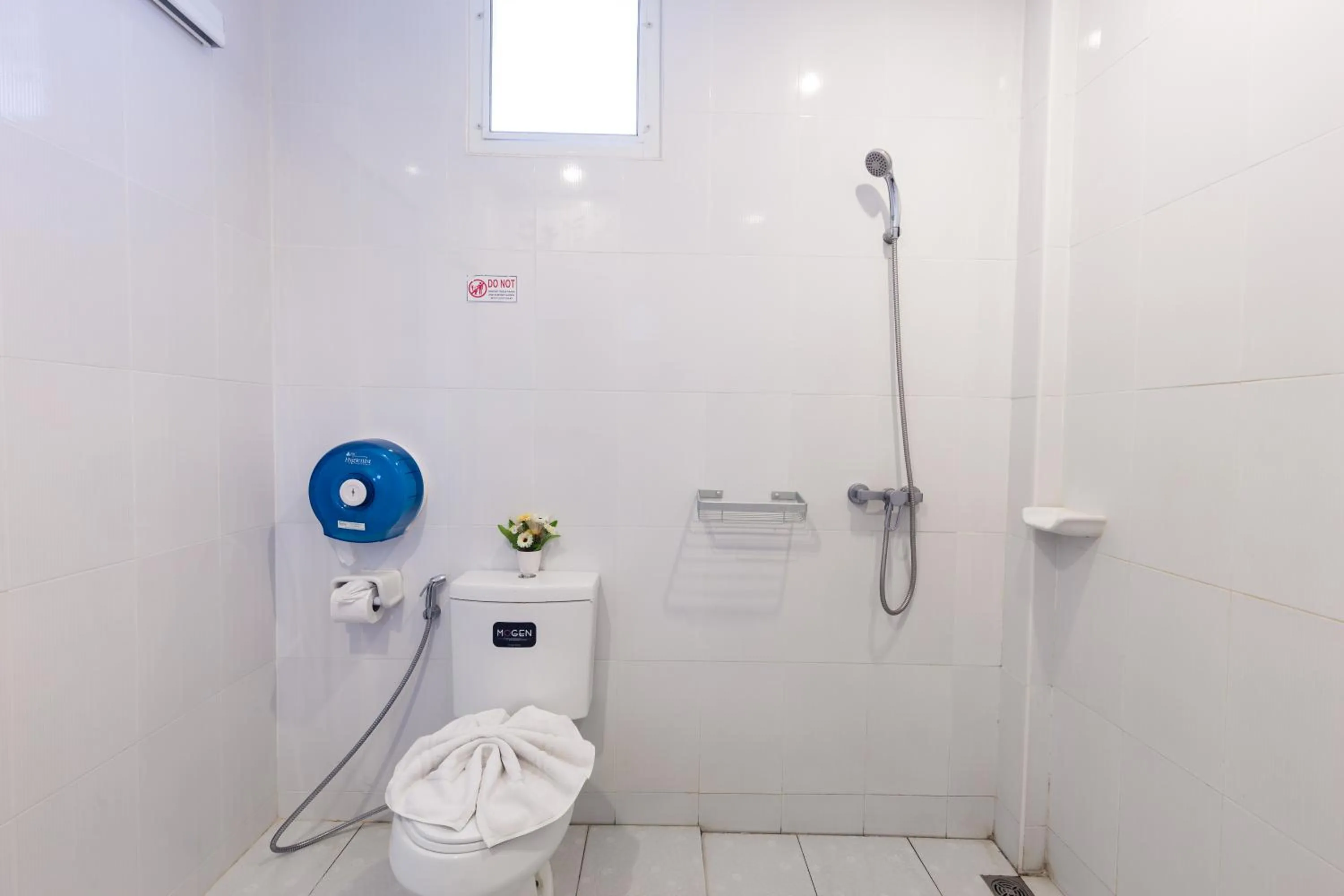 Bathroom in Kasemsuk Hotel Karon