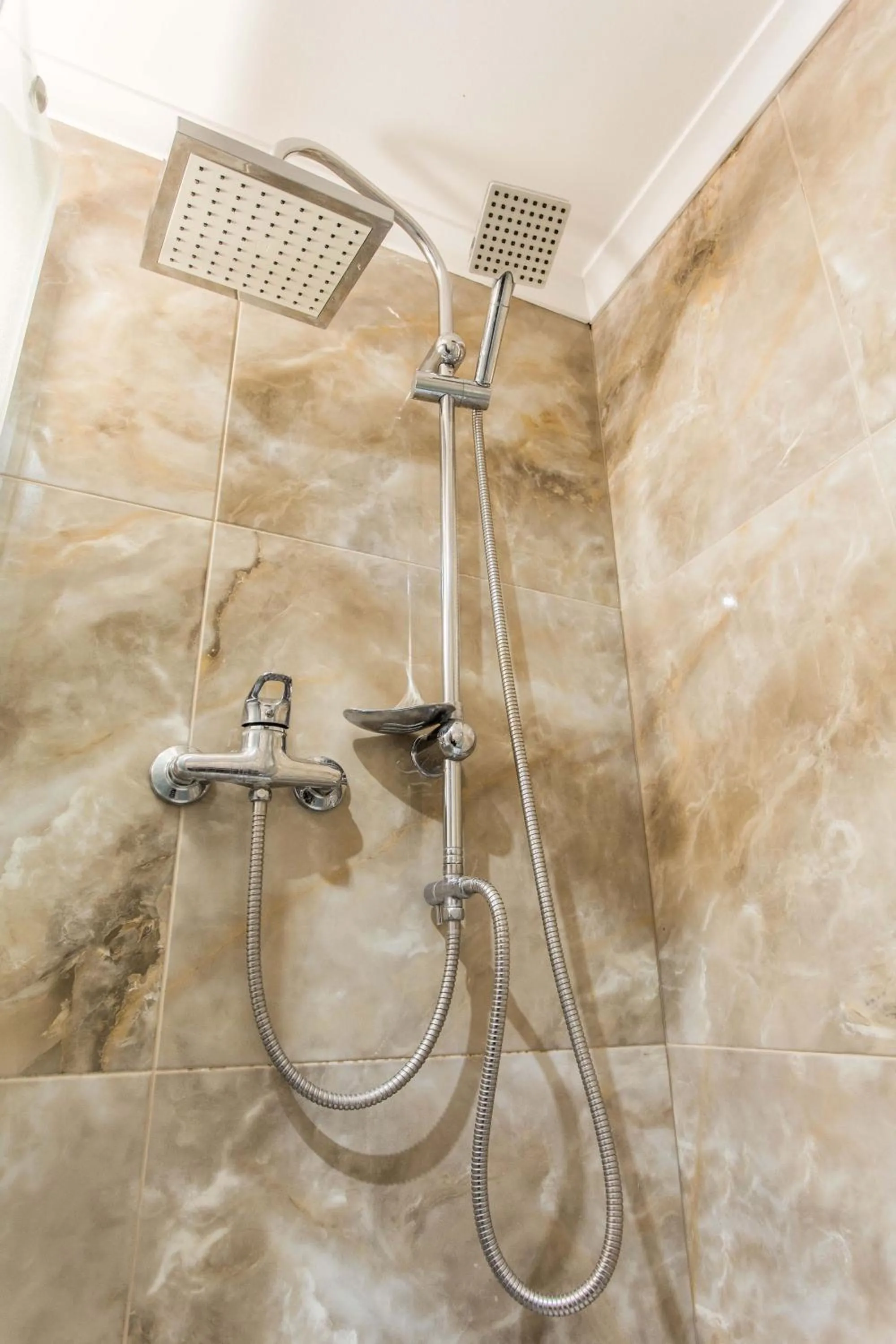 Shower in Hotel Baron