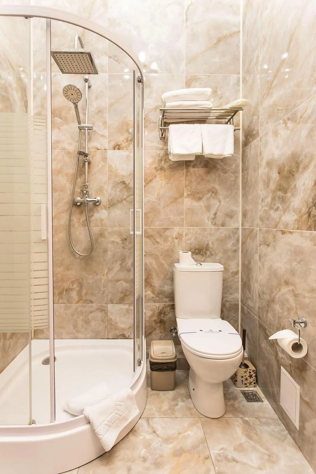 Toilet in Hotel Baron