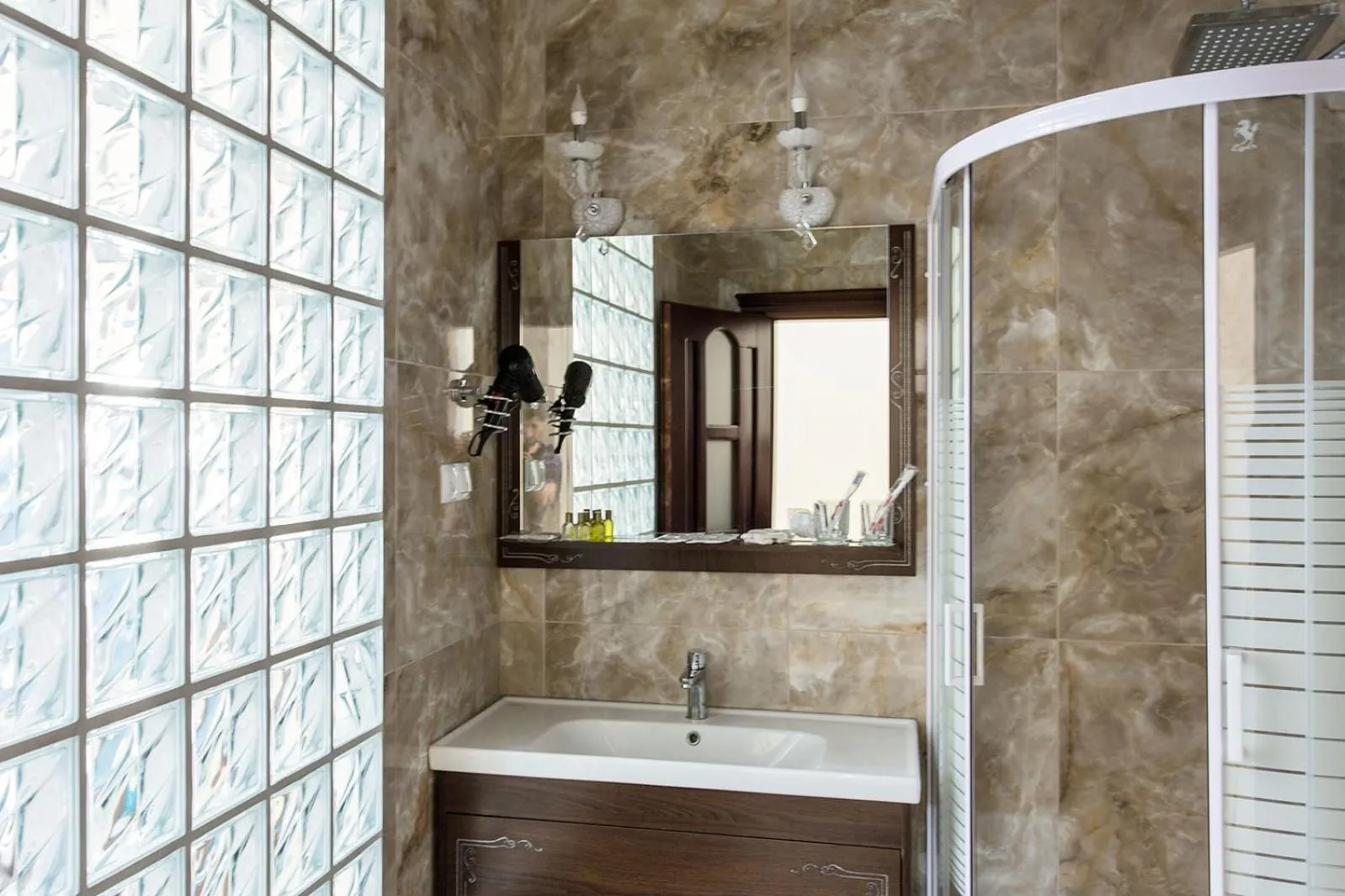 Shower in Hotel Baron
