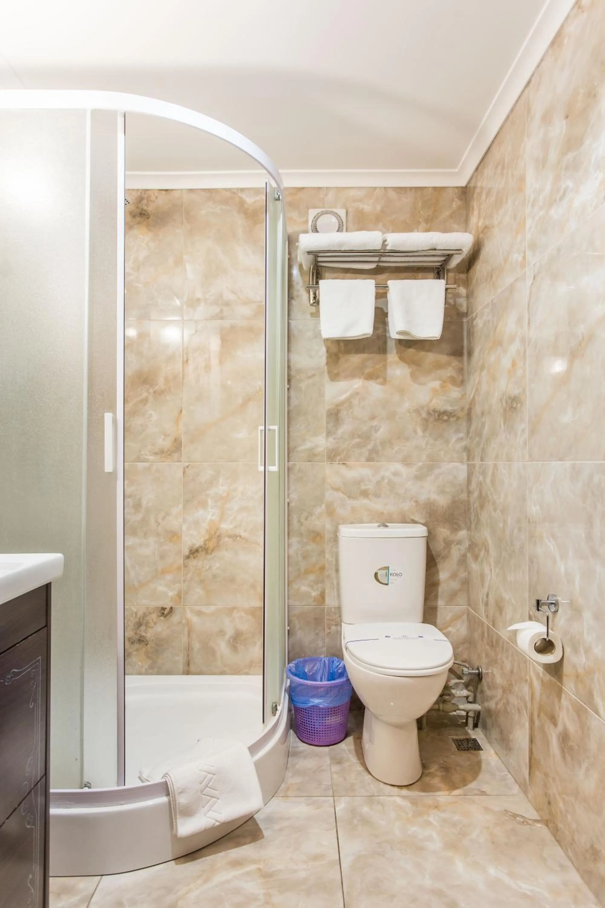 Shower in Hotel Baron
